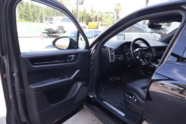 Porsche Cayenne view 10