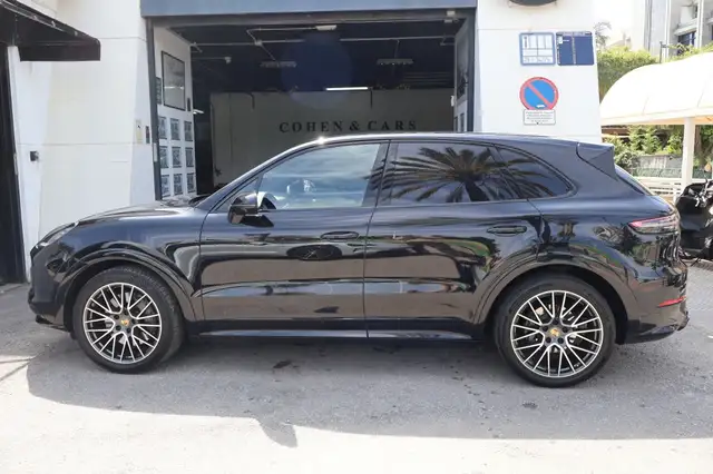 Porsche Cayenne view 9