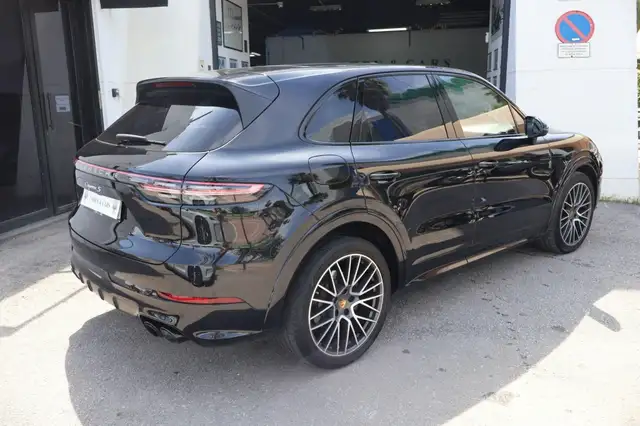 Porsche Cayenne view 6
