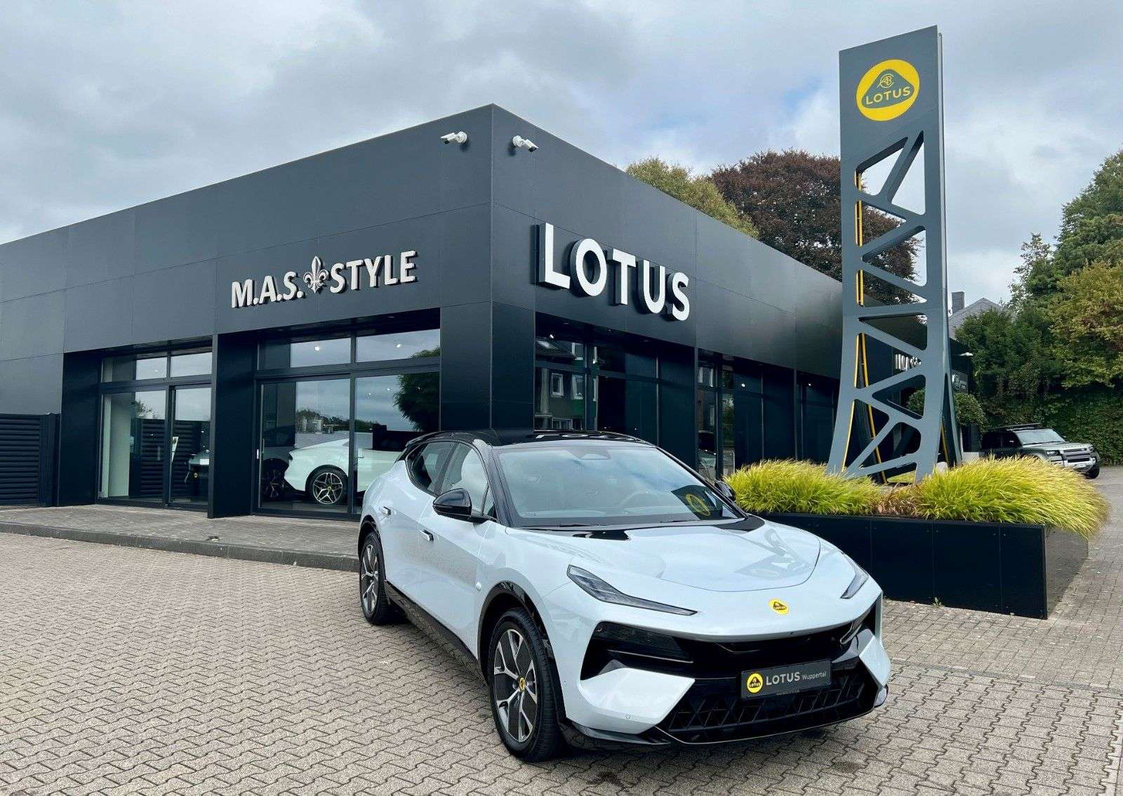 Second hand Lotus Eletre 