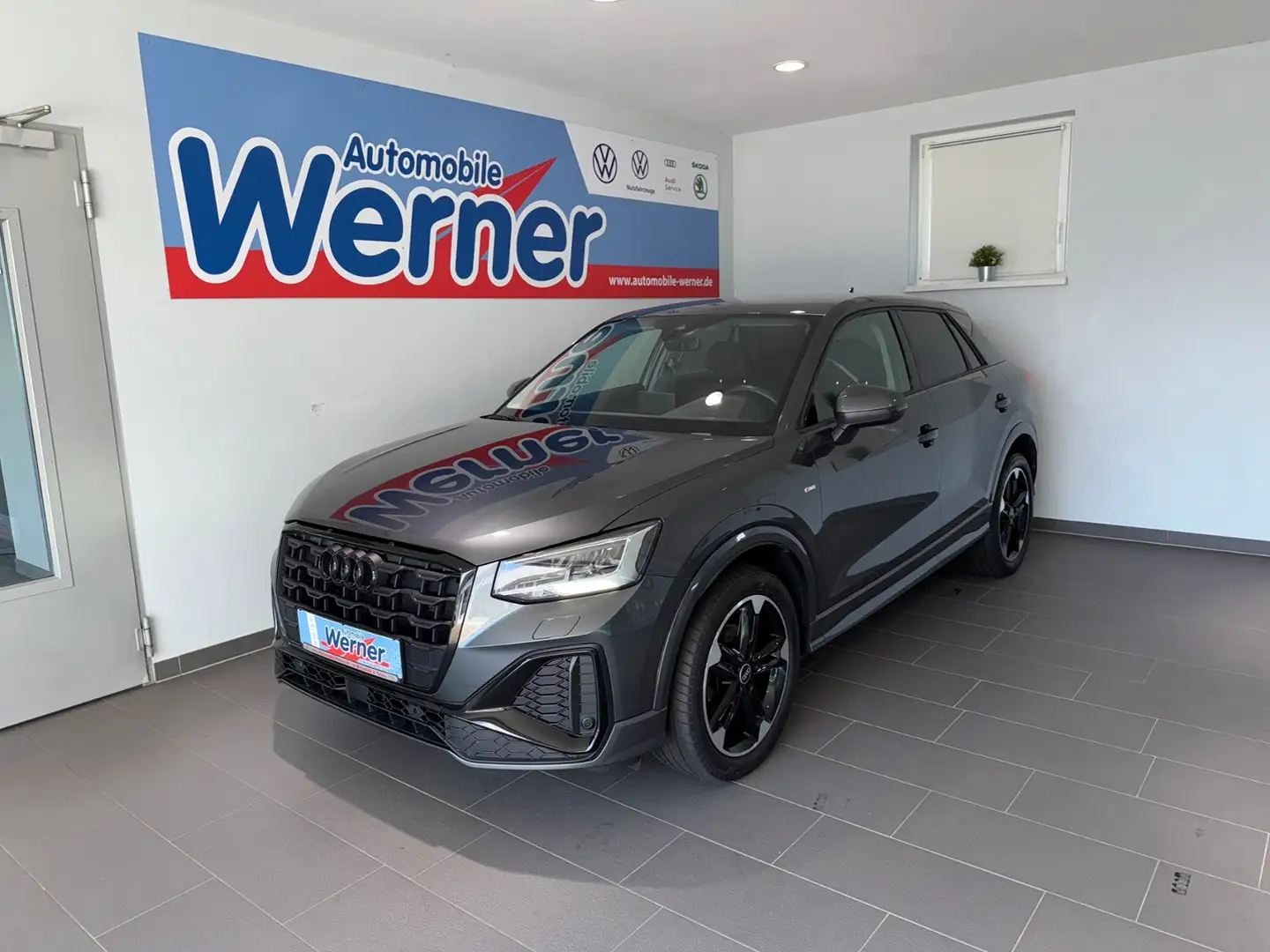 Audi Q2 S line 35TFSI AHK LED Navi RKamera ACC Grau - 2