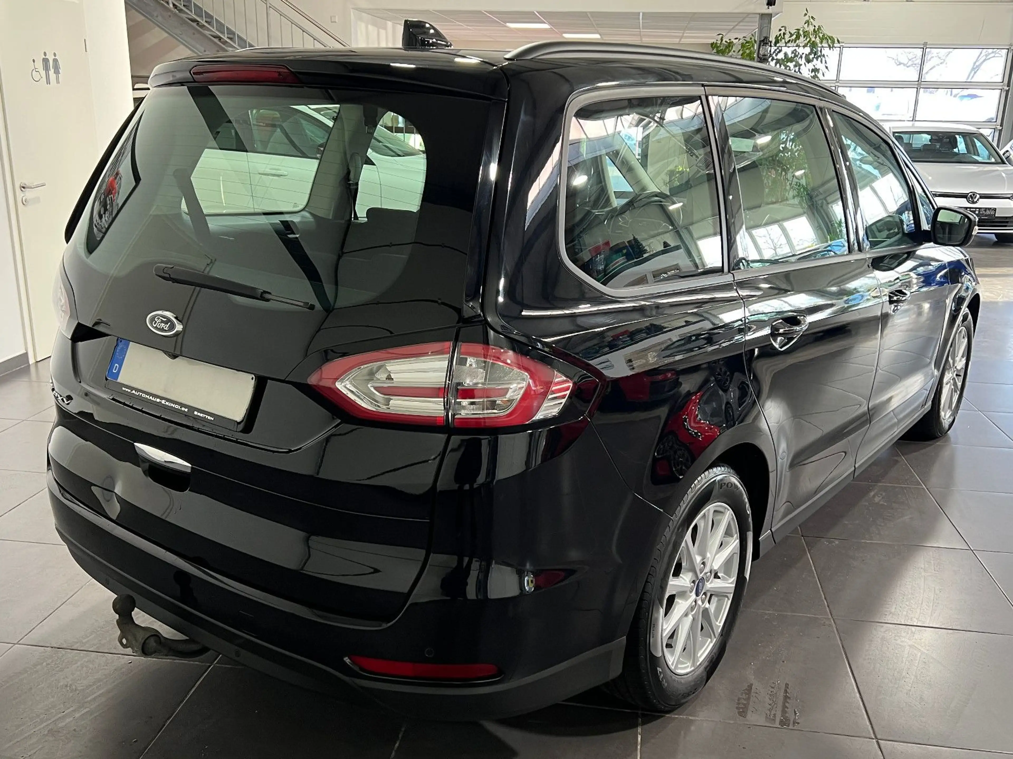 Ford Galaxy 2.0 TDCi Automatik *7-Sitze*LED*Navi*AHK* — photo 6