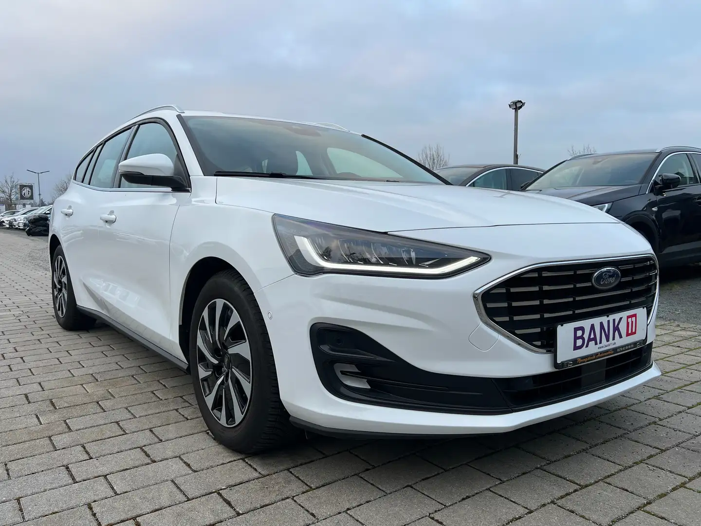Ford Focus Titanium/1Hand/Werksgarantie 05/2027 /8xBereift/Sw Weiß - 1