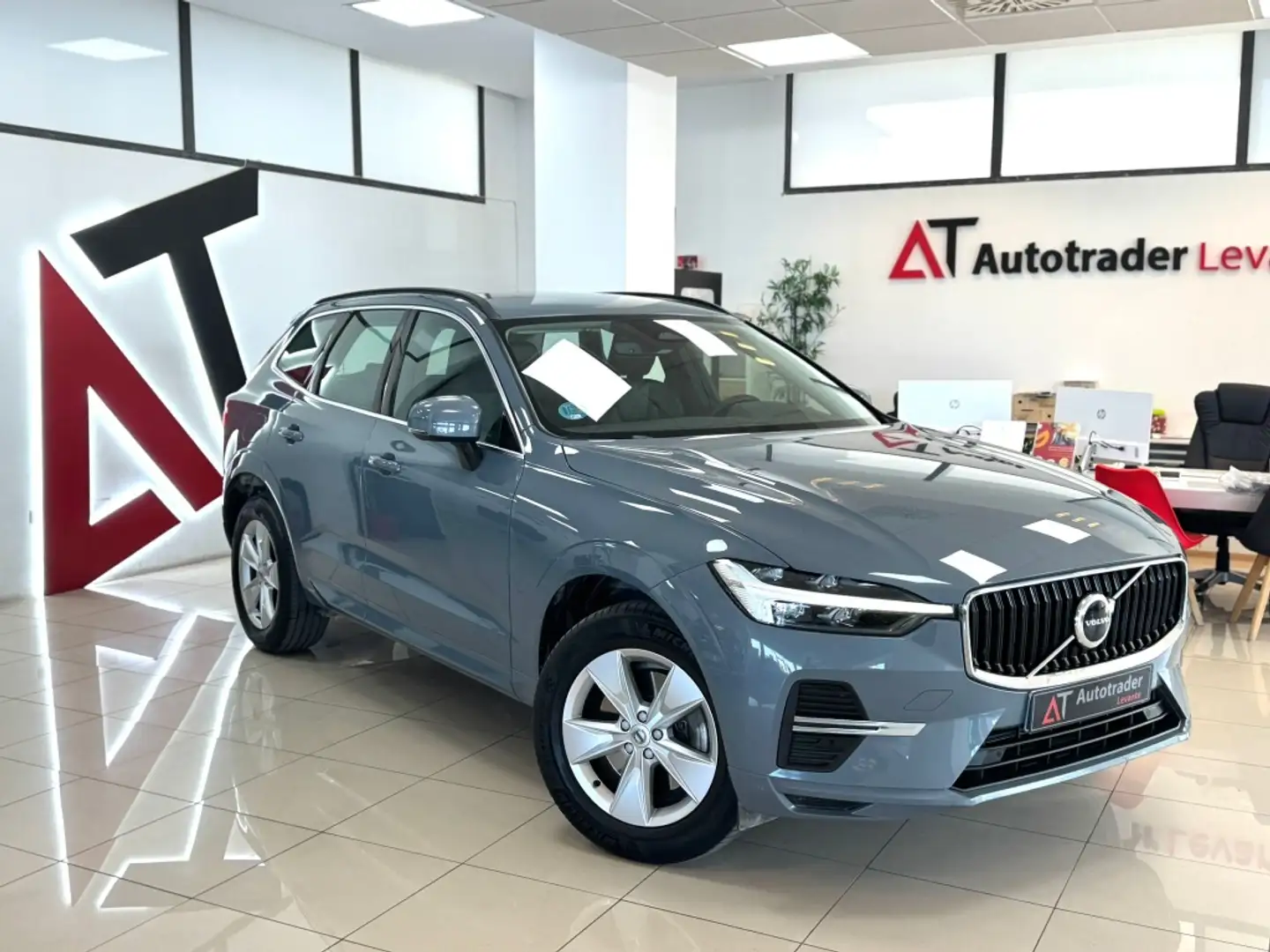 Volvo XC60 B4 Plus Dark - 1