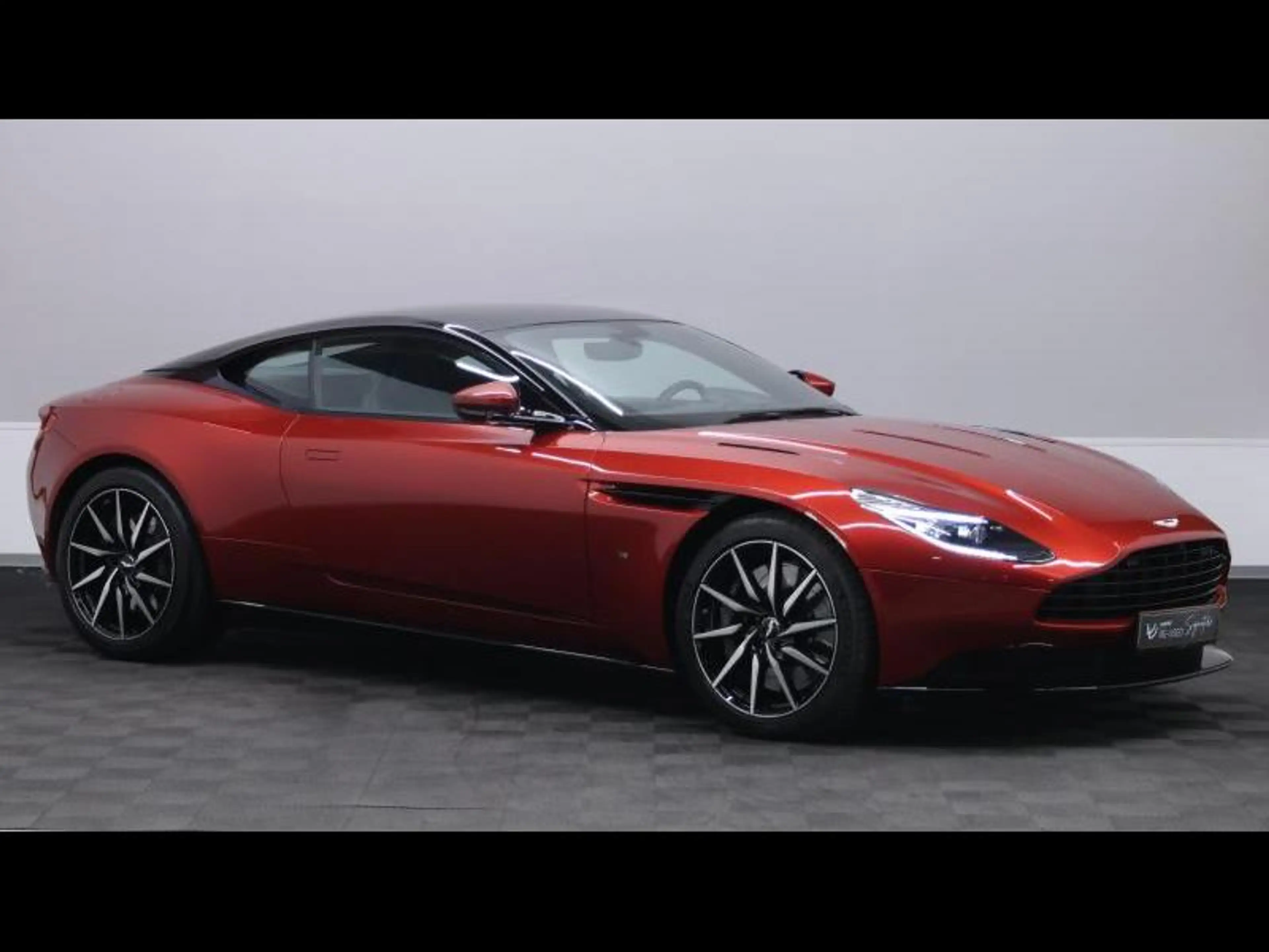 Aston Martin DB11 V12 608cv Launch Edition — photo 3