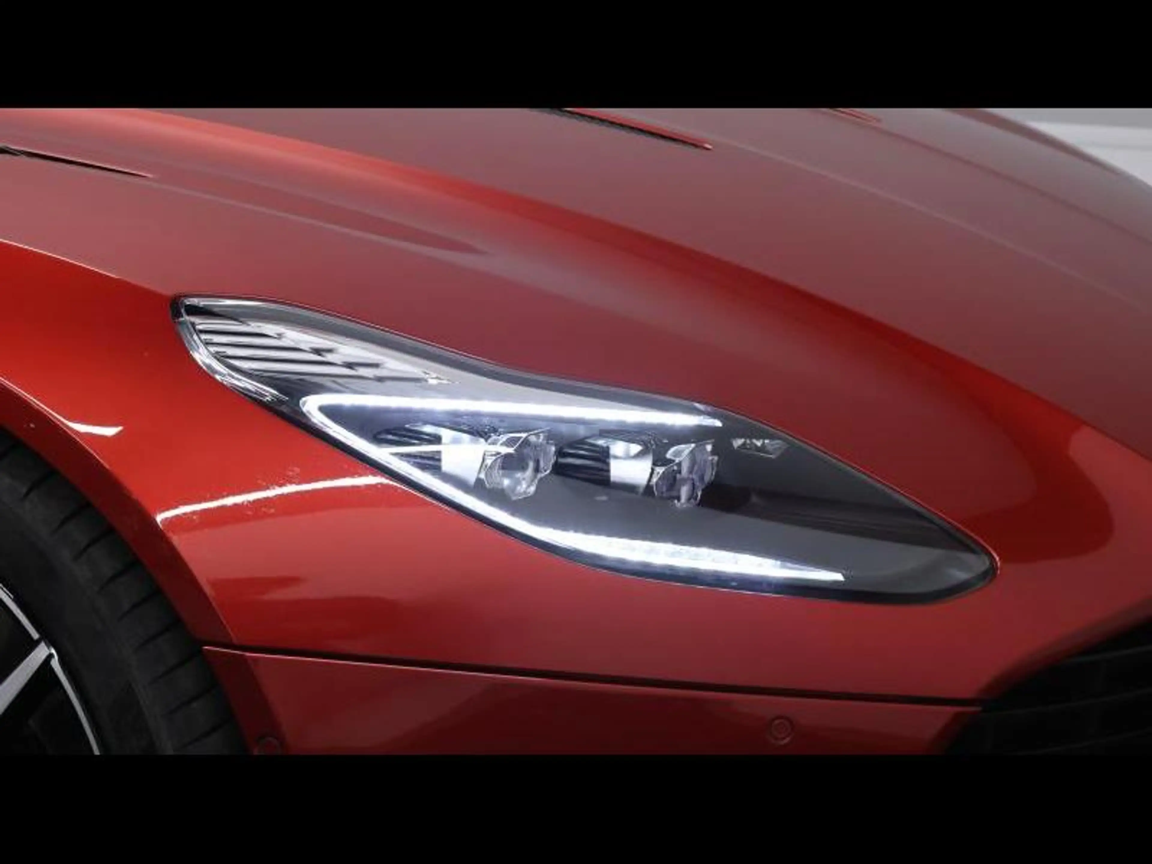Aston Martin DB11 V12 608cv Launch Edition — photo 8
