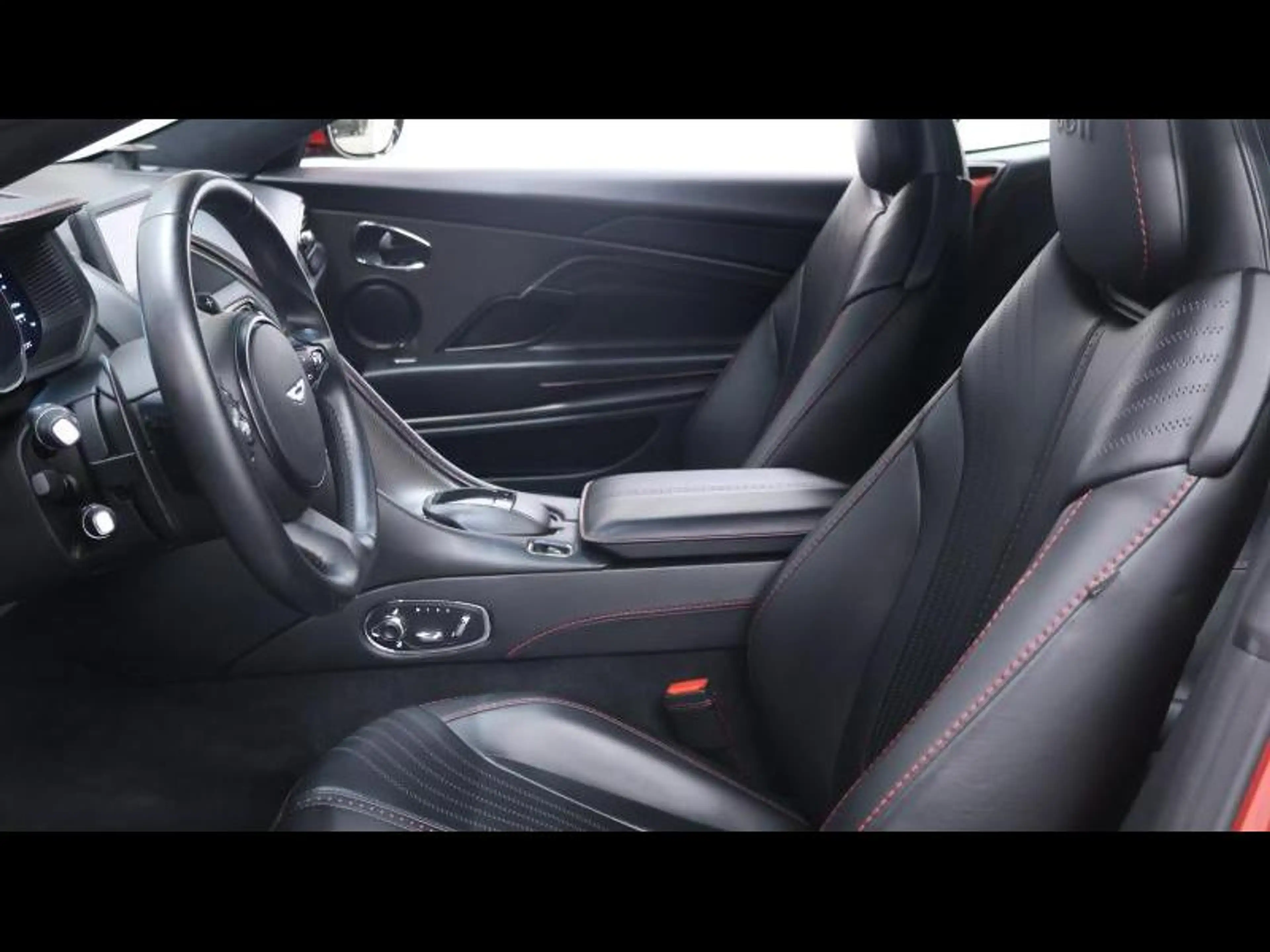 Aston Martin DB11 V12 608cv Launch Edition — photo 15