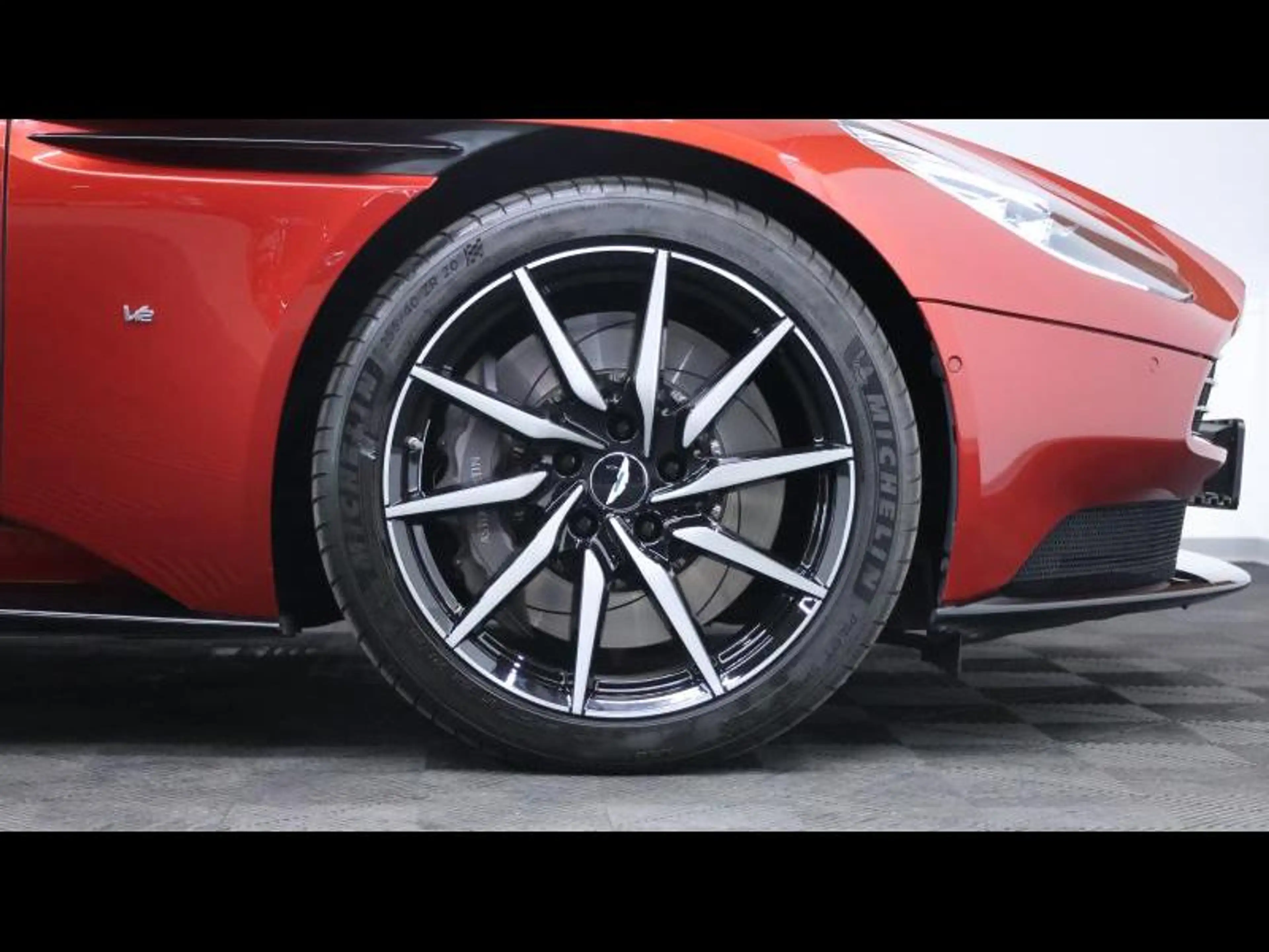 Aston Martin DB11 V12 608cv Launch Edition — photo 10