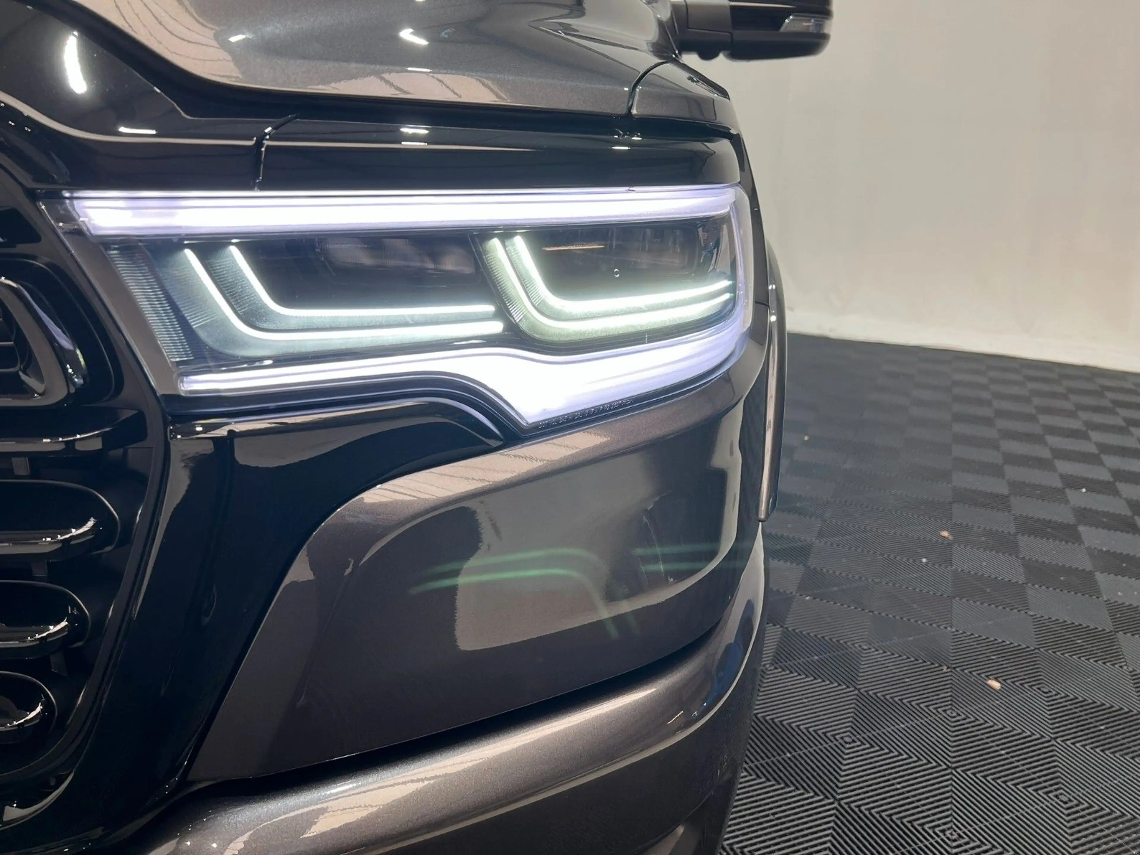 Dodge RAM 1500 Limited Night  5,7L V8 HEMI / MFT — photo 5