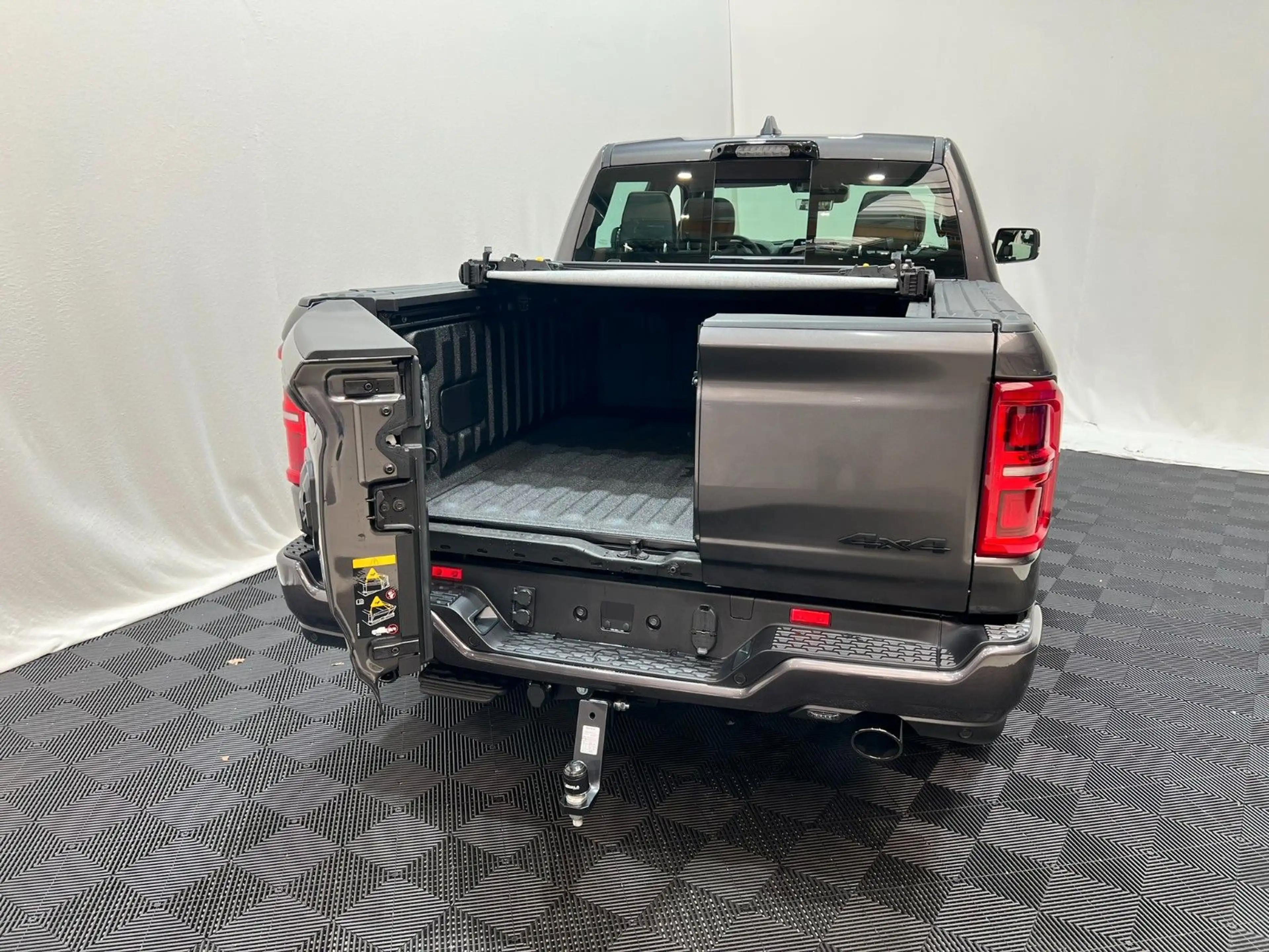 Dodge RAM 1500 Limited Night  5,7L V8 HEMI / MFT — photo 8