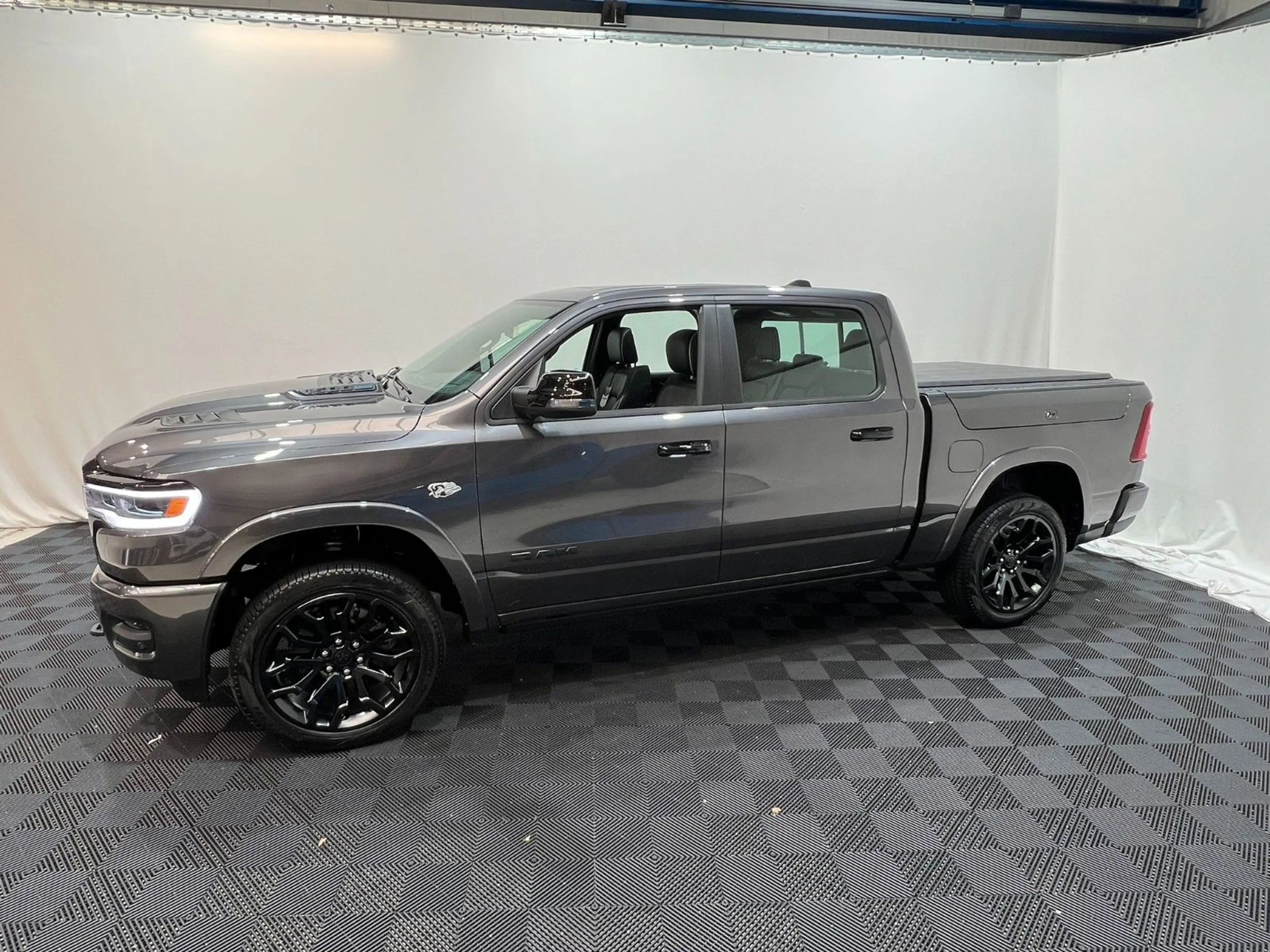 Dodge RAM 1500 Limited Night  5,7L V8 HEMI / MFT — photo 4