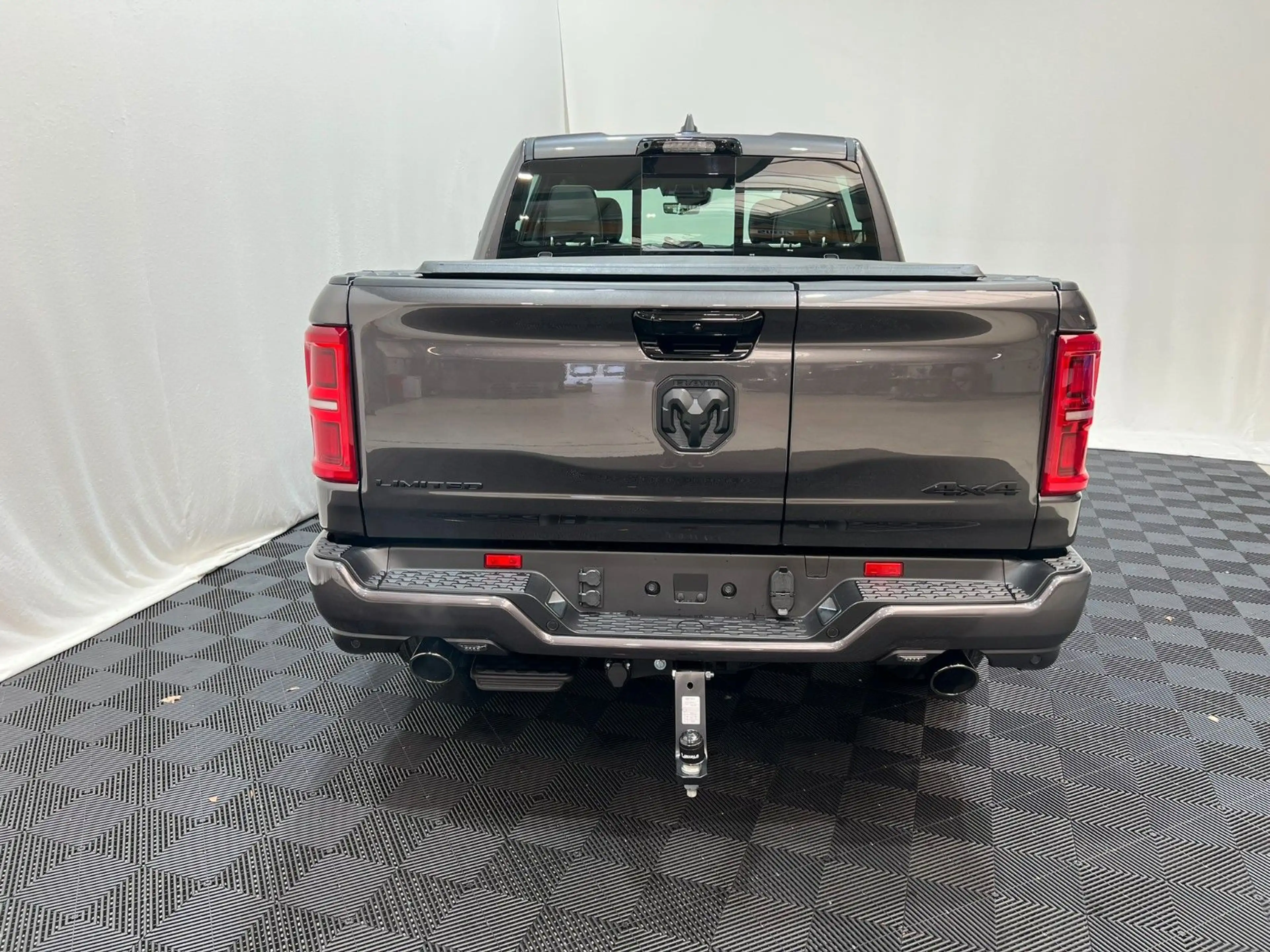 Dodge RAM 1500 Limited Night  5,7L V8 HEMI / MFT — photo 9