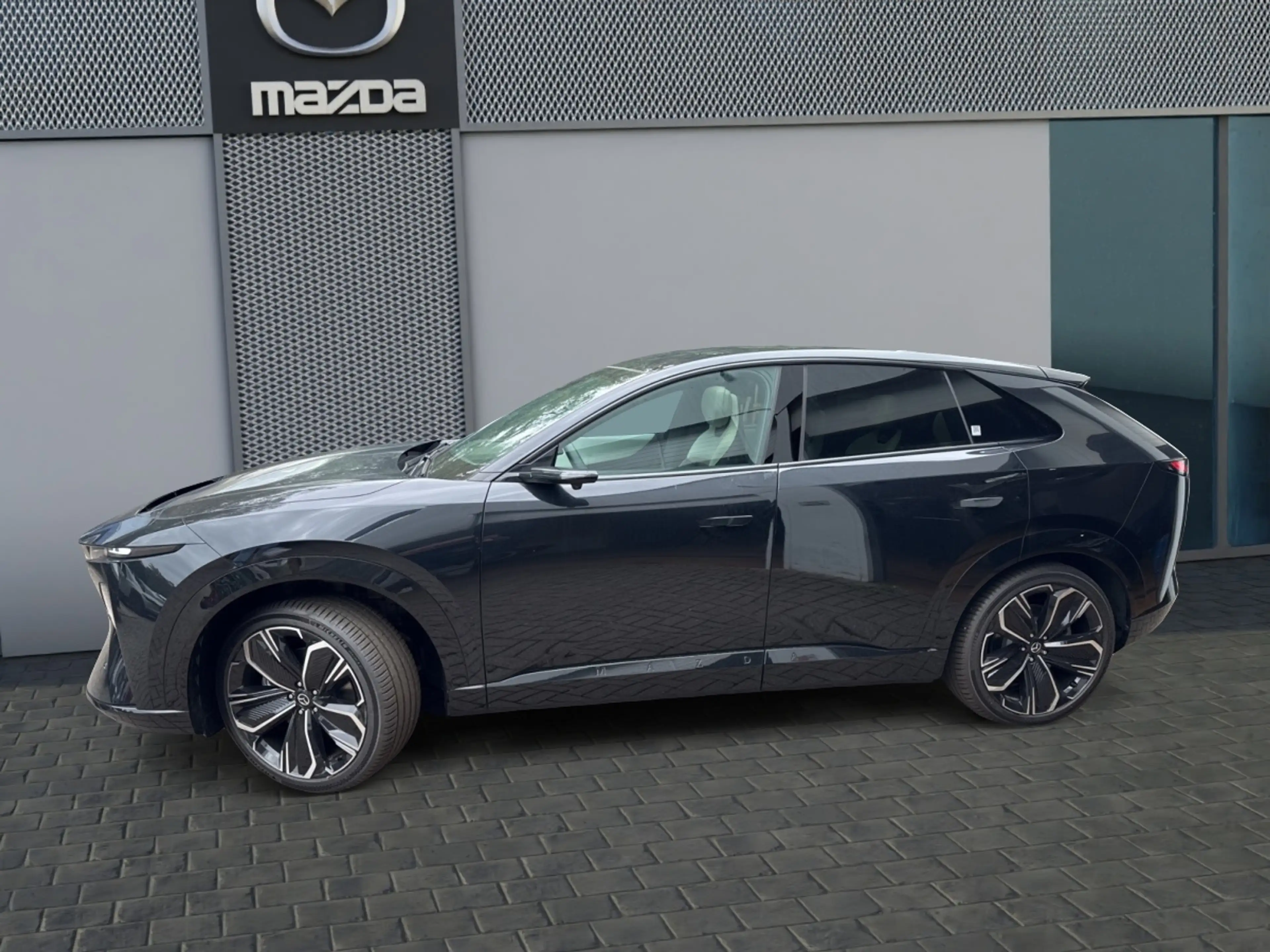 Mazda CX-6e EV 258 RWD AT TAKUMI PLUS — photo 2