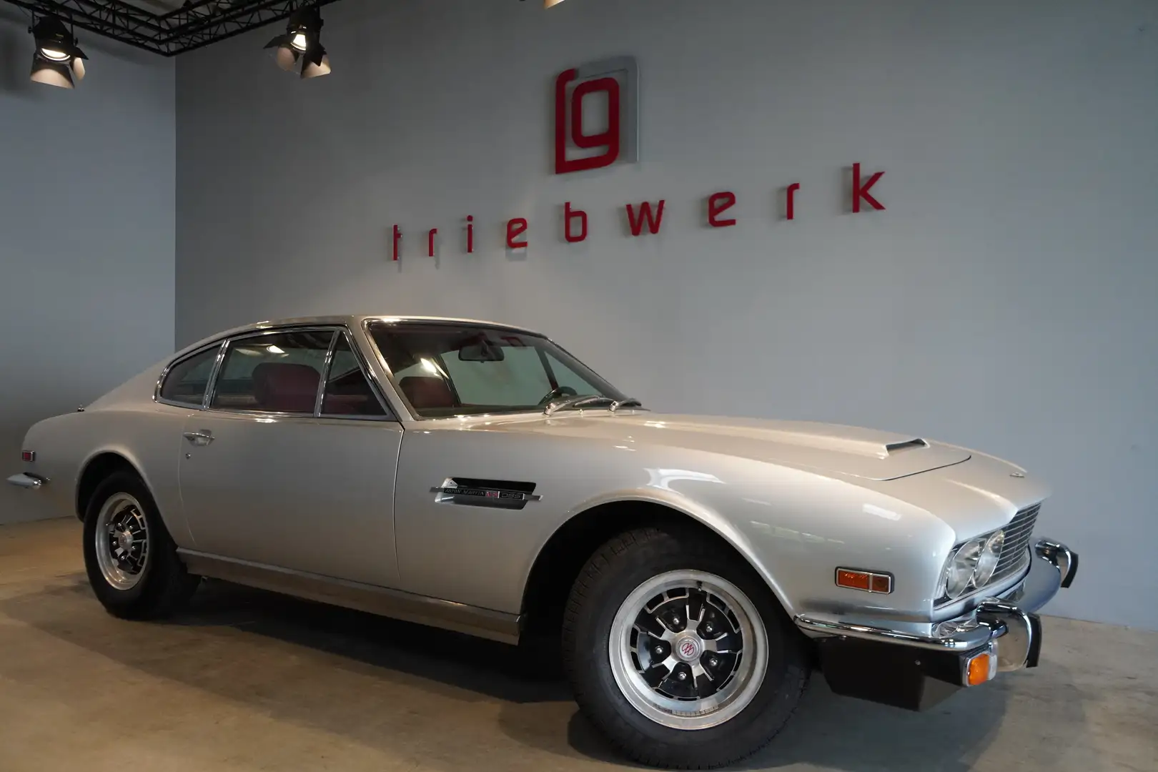 Aston Martin DBS 5.3 L V8 -Lefthand drive *Zustand 2* Silber - 1