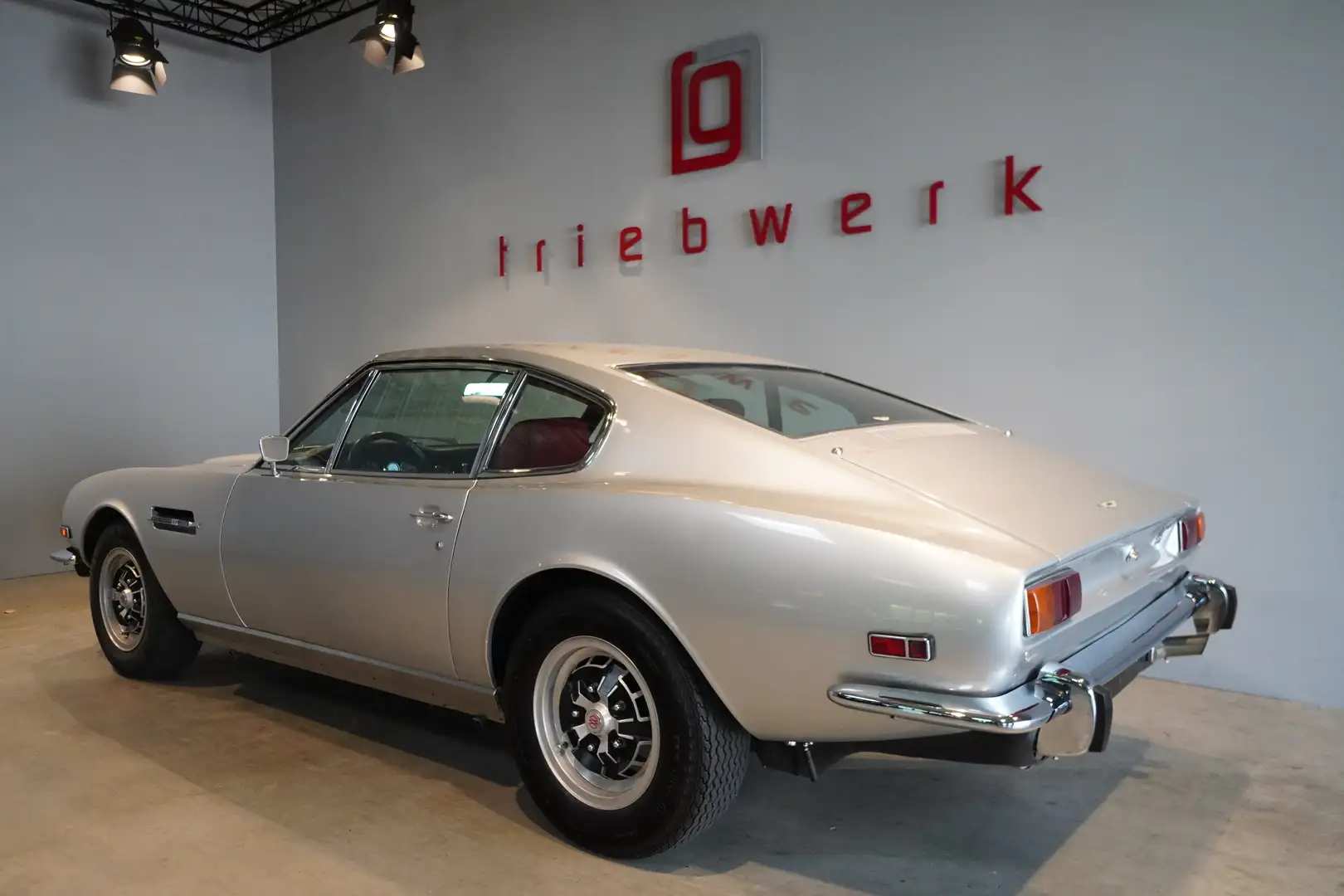 Aston Martin DBS 5.3 L V8 -Lefthand drive *Zustand 2* Silber - 2