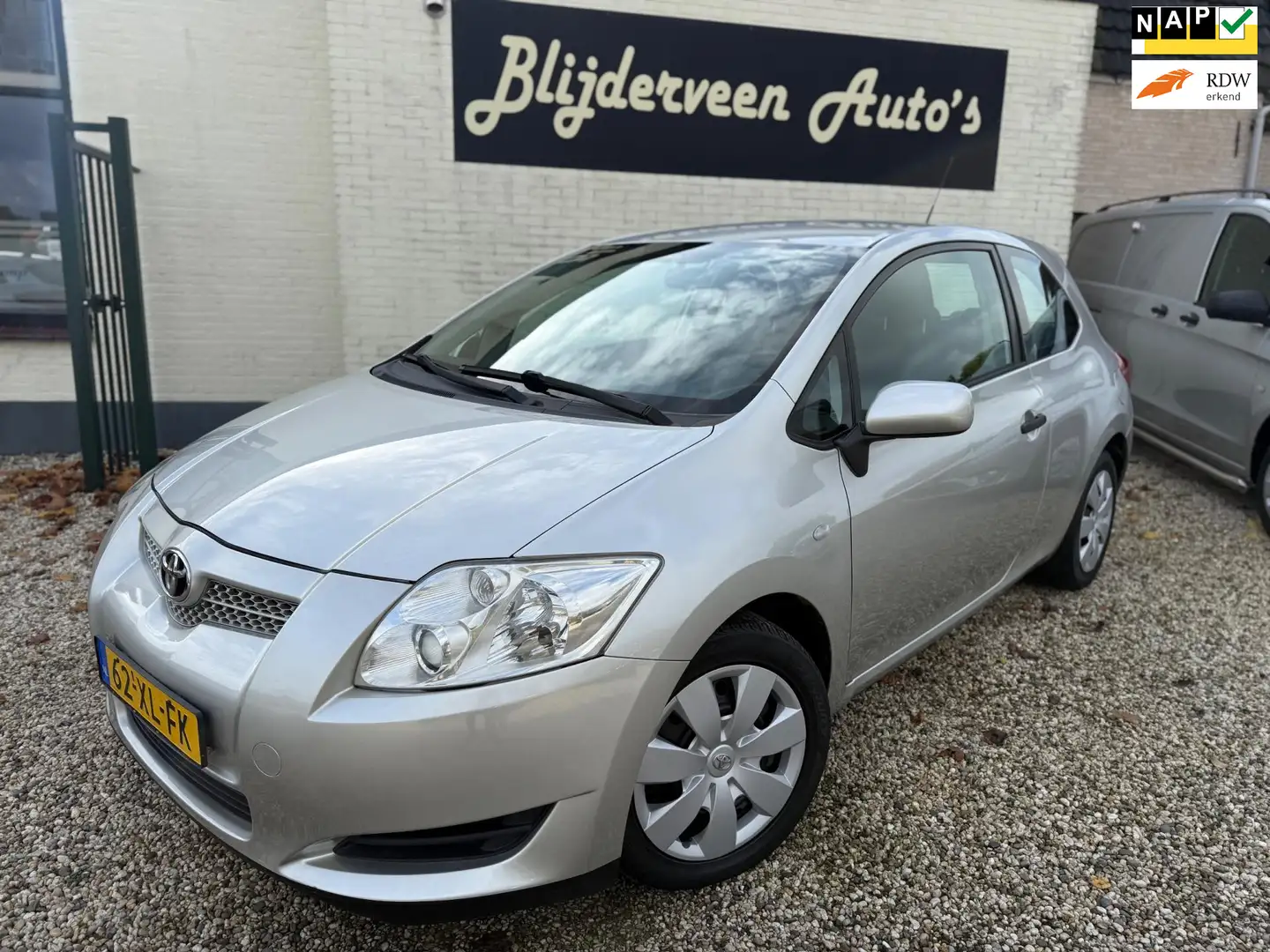 Toyota Auris 1.4-16V Terra Airco | Nieuwe APK Grau - 1