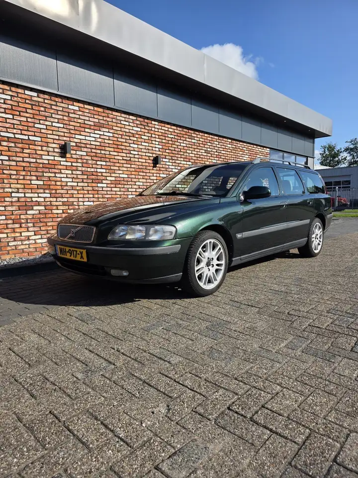 Volvo V70 2.4 Comfort Line, foto 2