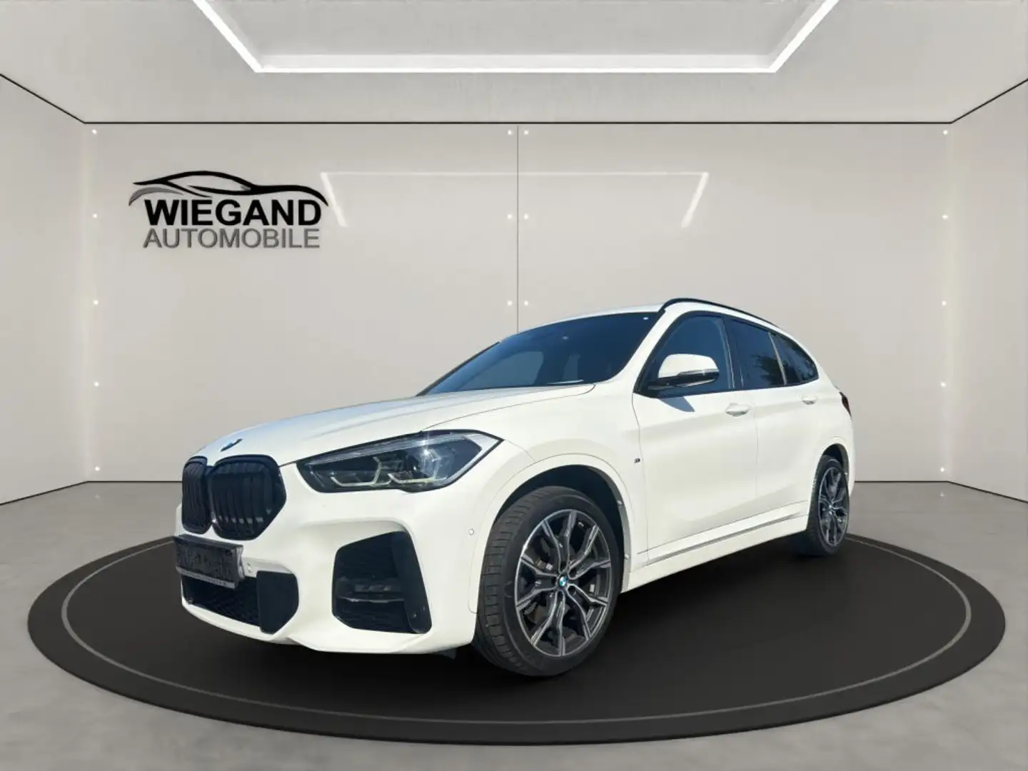 BMW X1 xDrive20d AUT M SPORT+BUSINESS+NAVI+AHK+PDC Weiß - 1