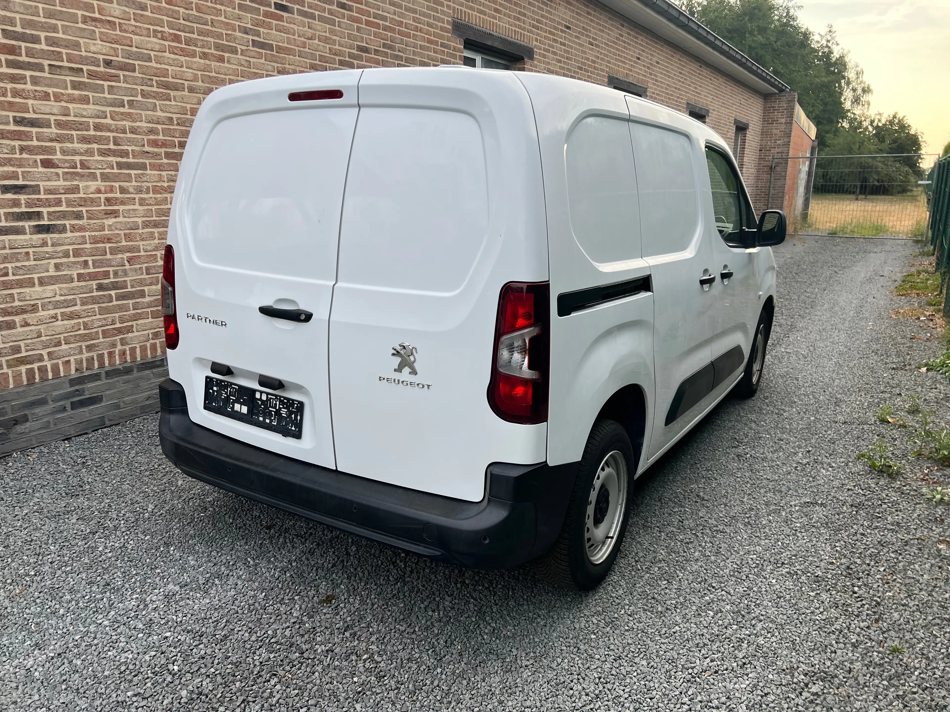 Peugeot Partner 1.6 BlueHDi L1 STD Light Premium — photo 3