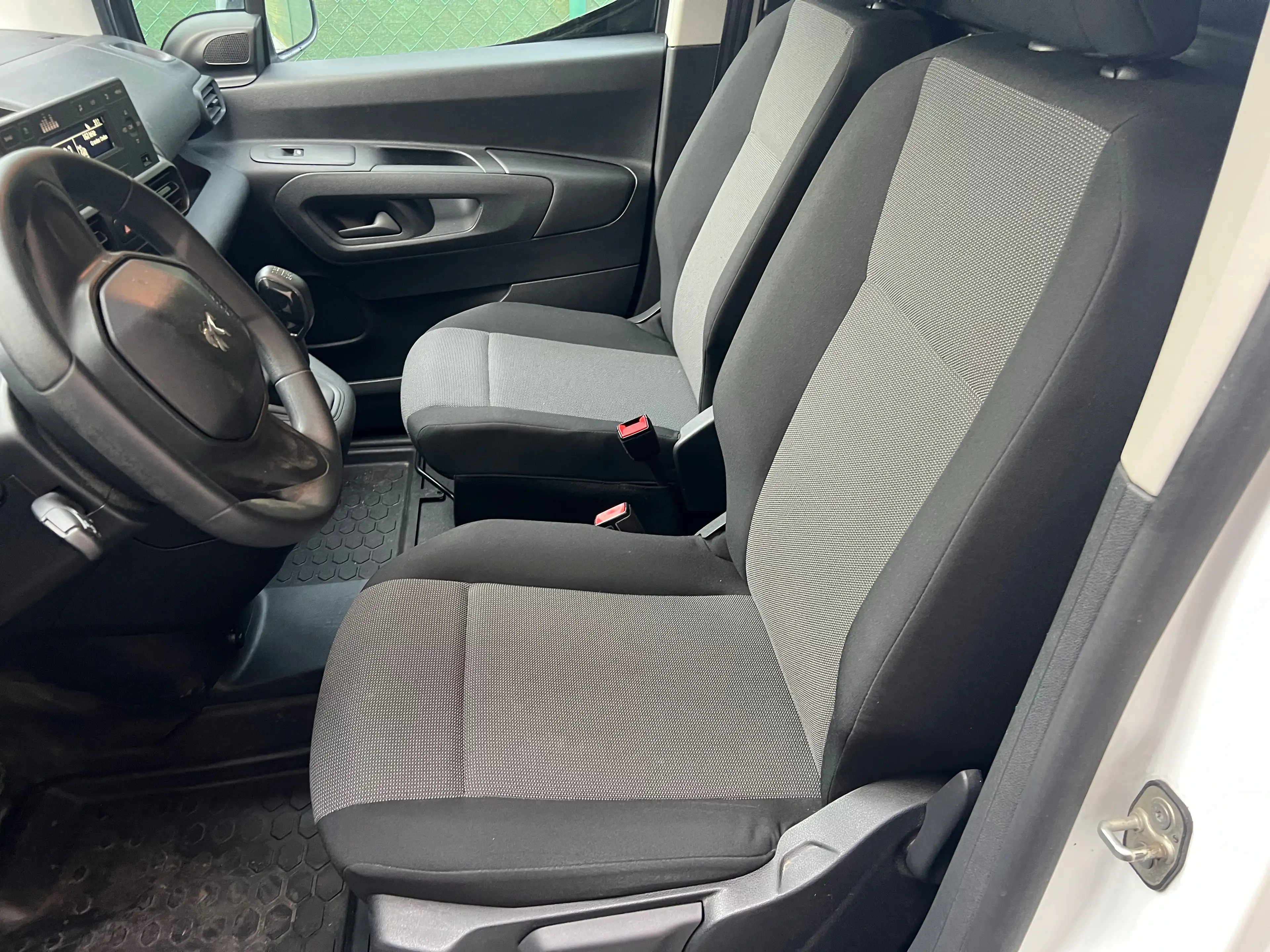 Peugeot Partner 1.6 BlueHDi L1 STD Light Premium — photo 9