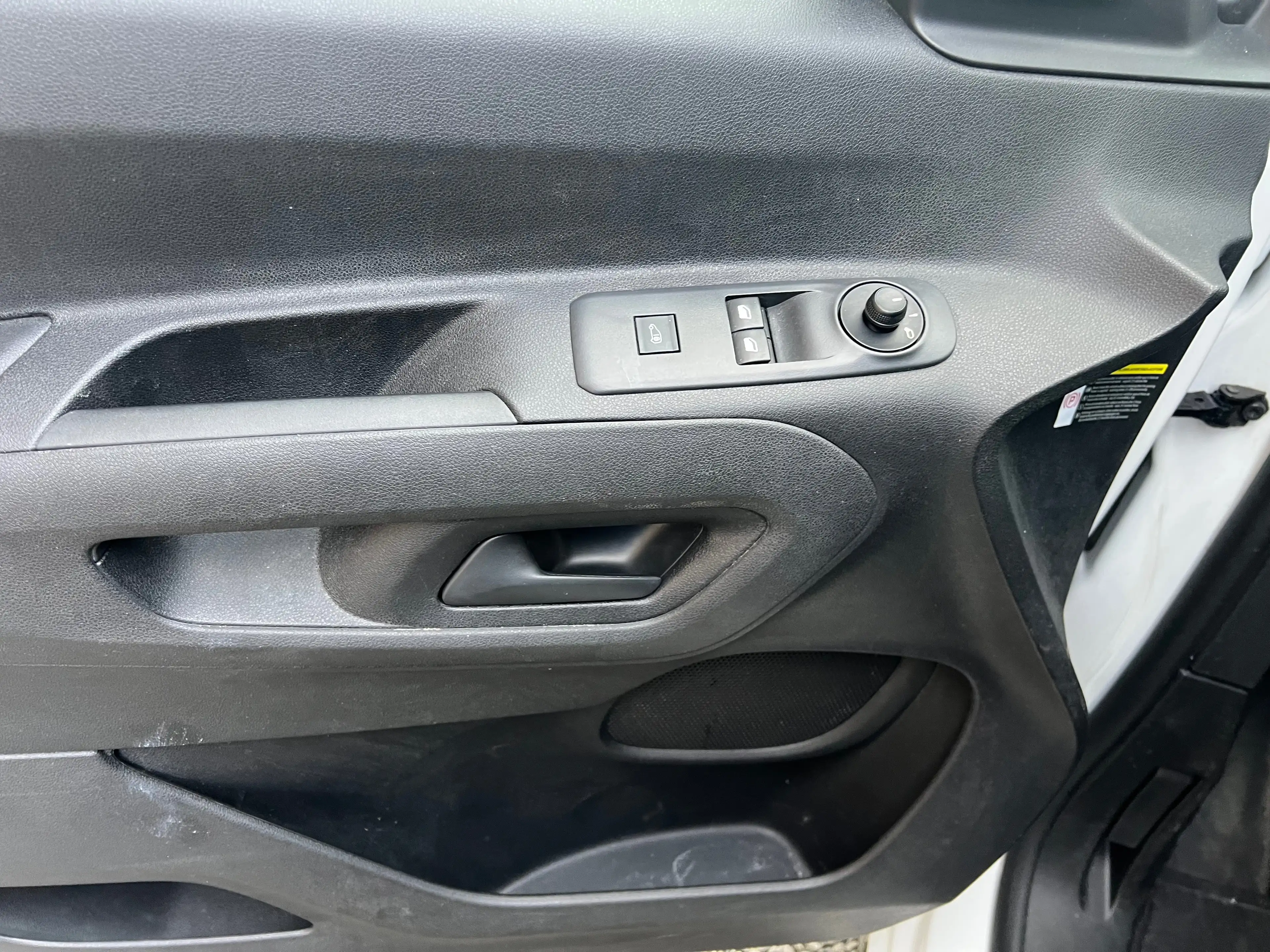 Peugeot Partner 1.6 BlueHDi L1 STD Light Premium — photo 10