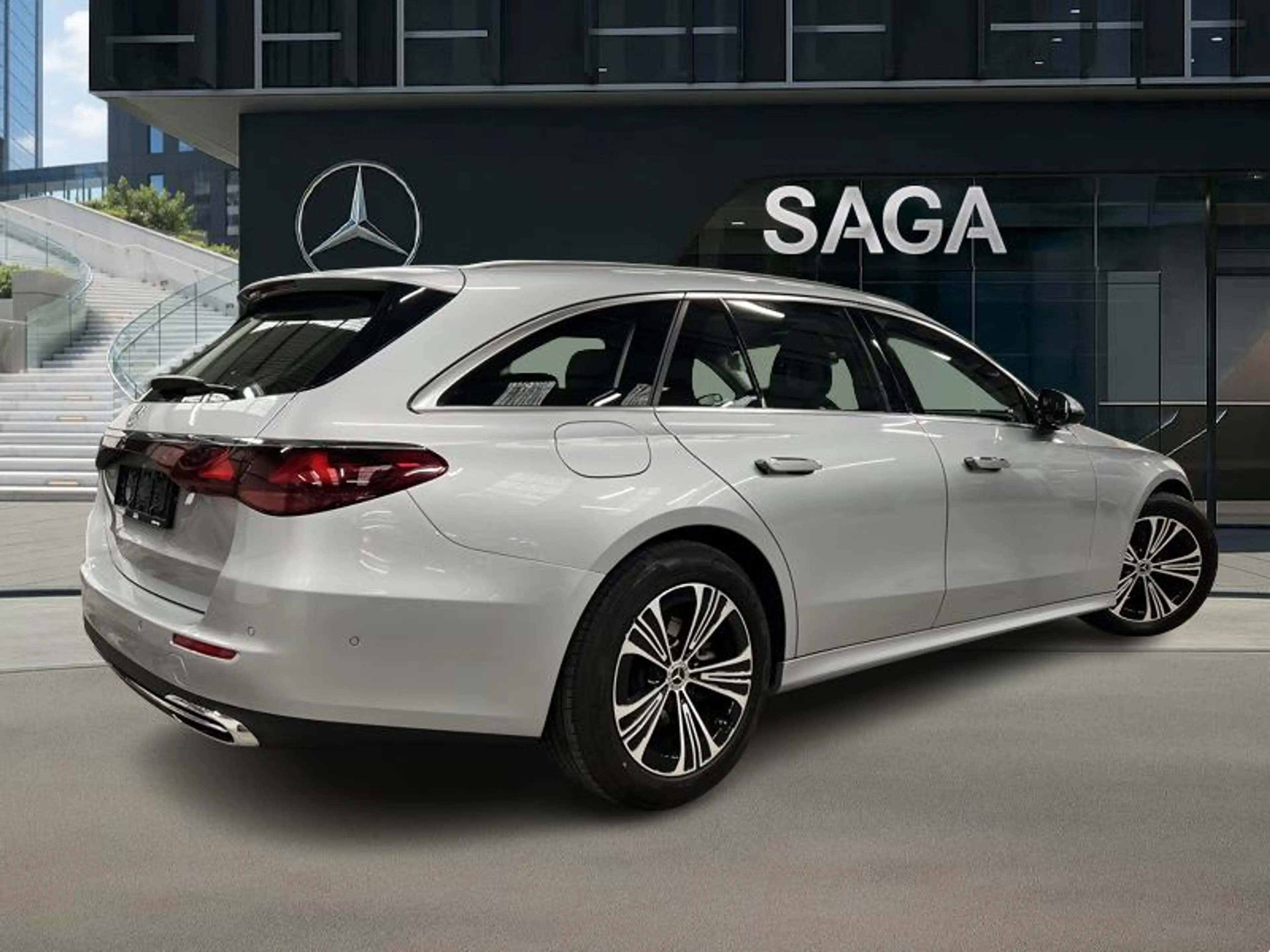 Mercedes-Benz E 220 d break Luxury Line — photo 2