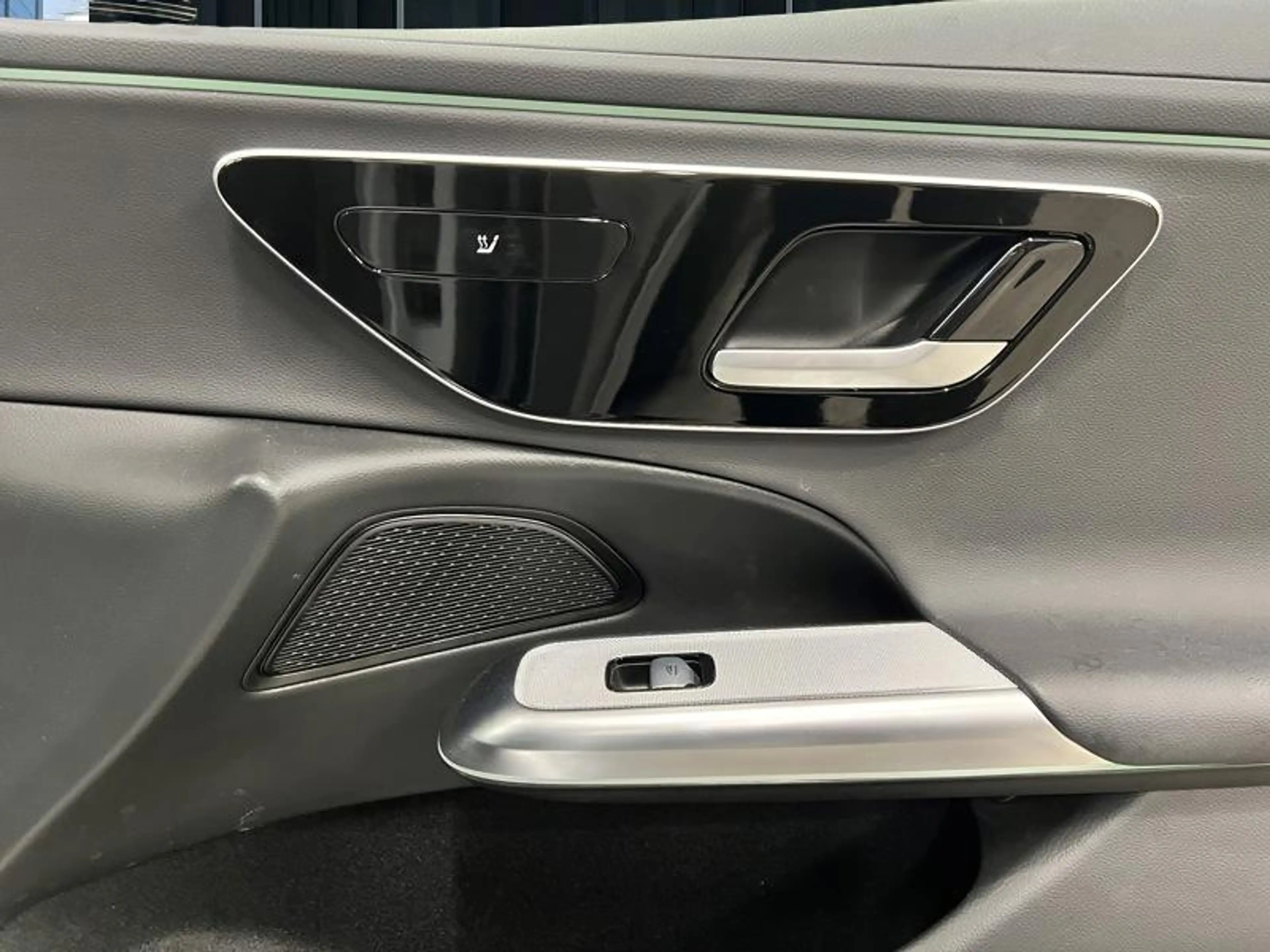 Mercedes-Benz E 220 d break Luxury Line — photo 13