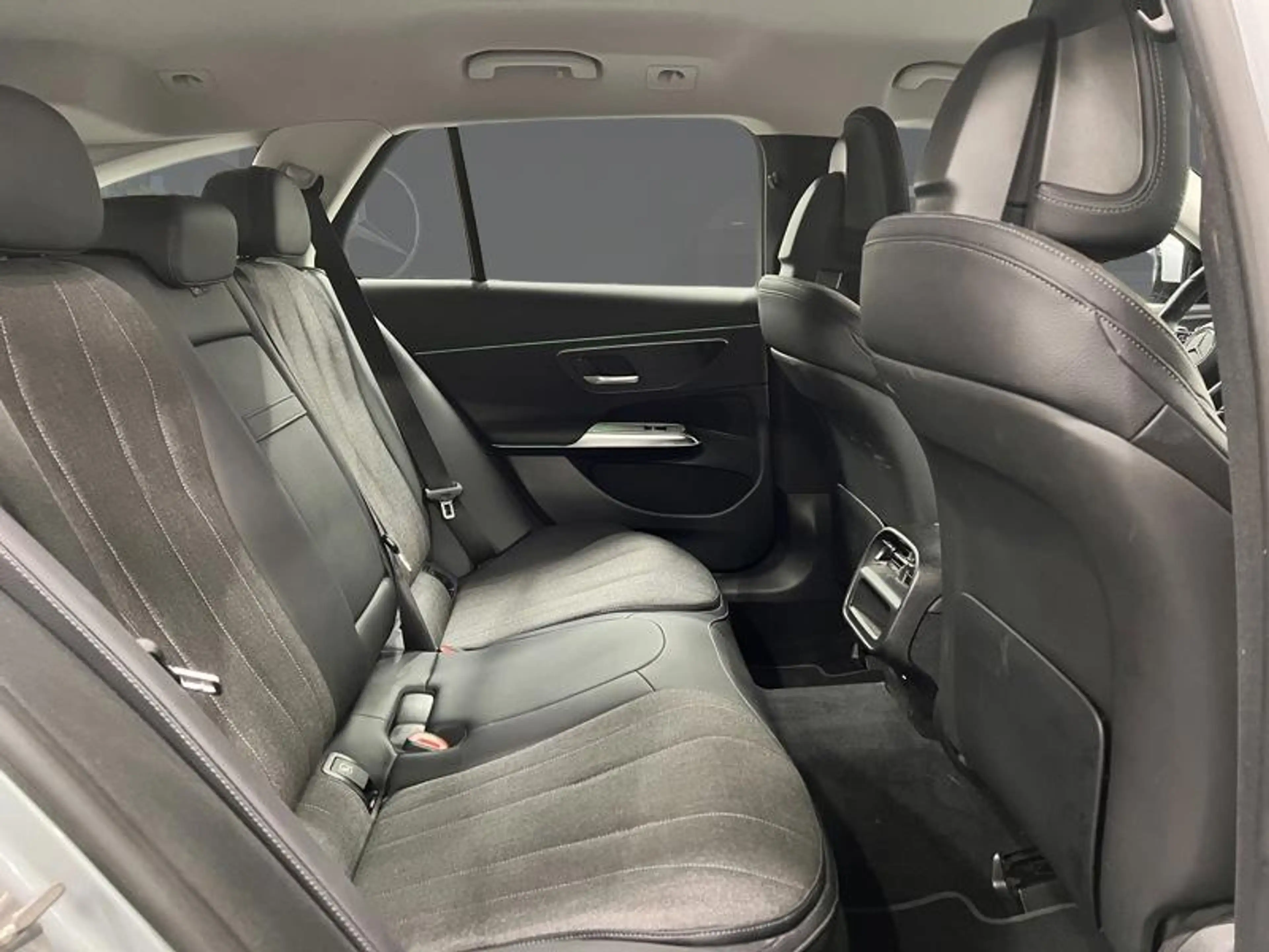Mercedes-Benz E 220 d break Luxury Line — photo 14