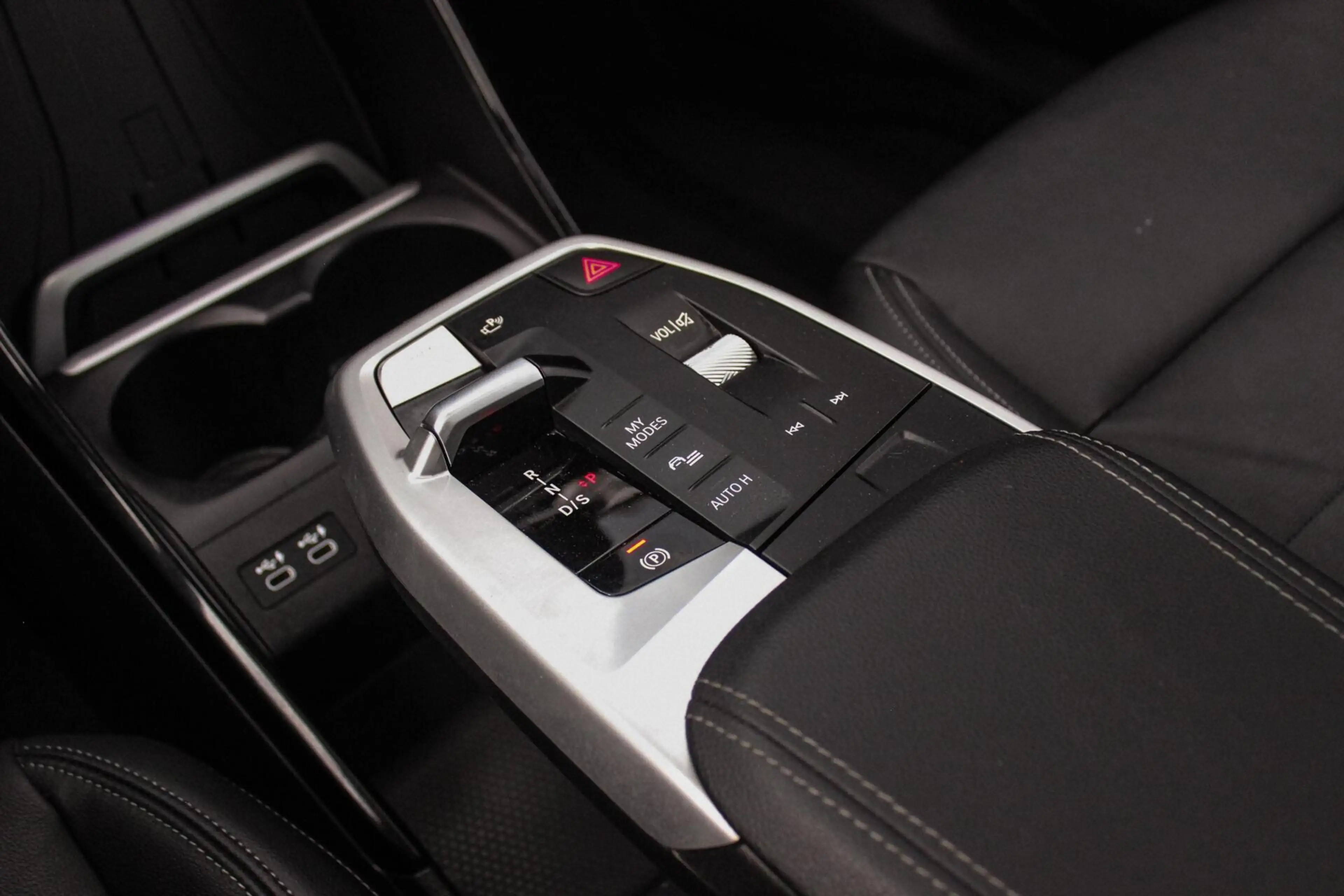 BMW 230 2-serie Active Tourer 230e xDrive Luxury Line | 1e — photo 32