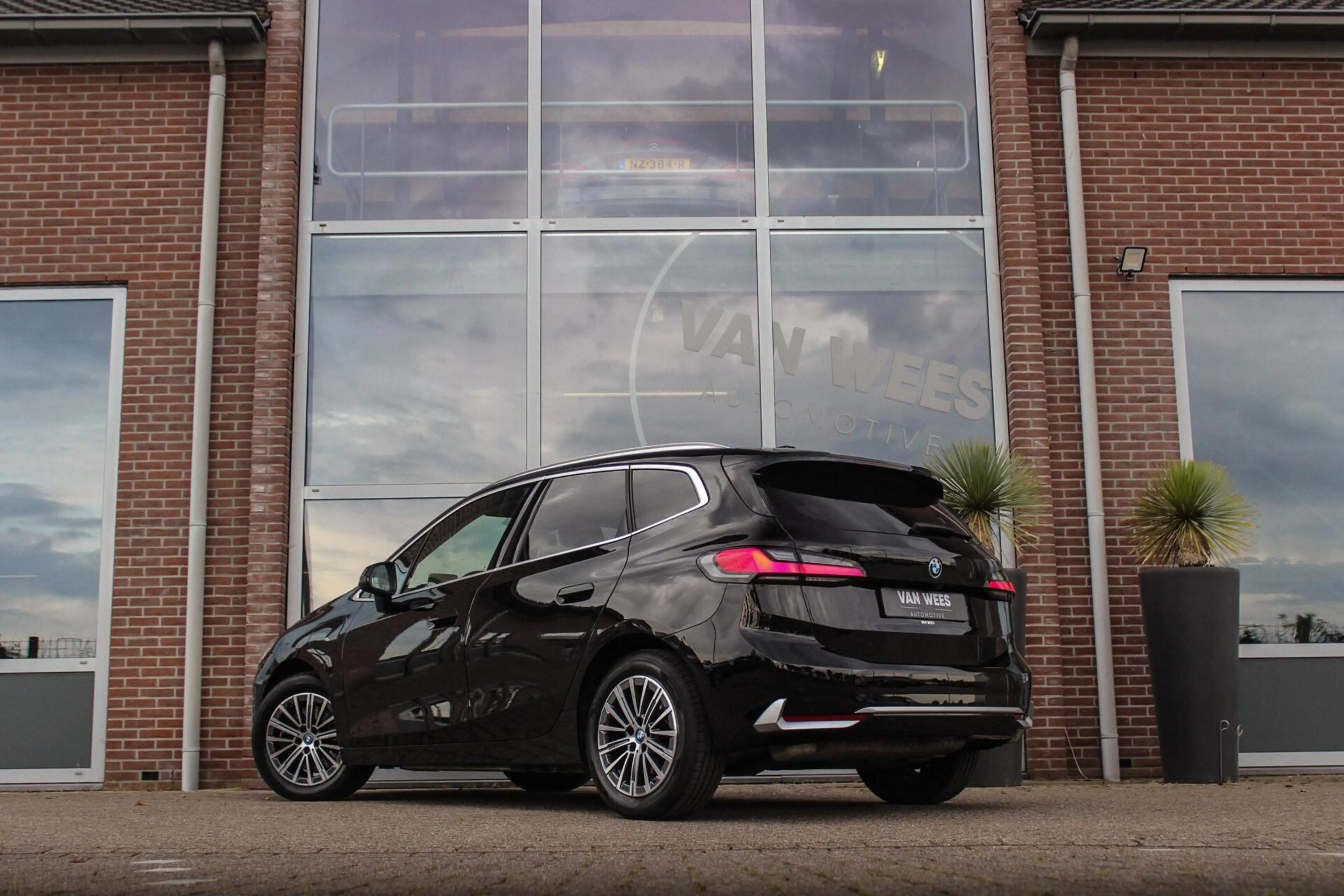 BMW 230 2-serie Active Tourer 230e xDrive Luxury Line | 1e — photo 4