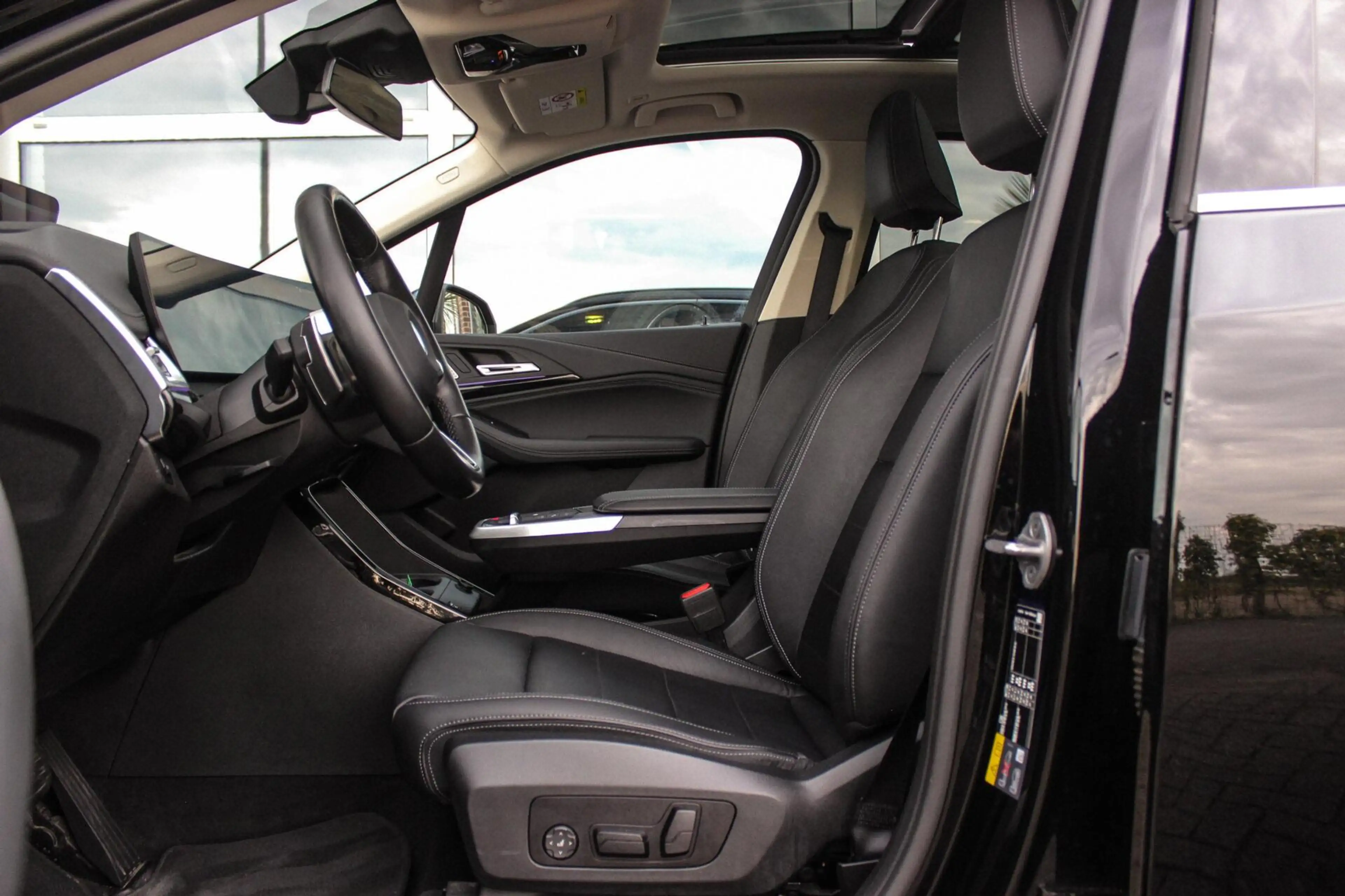 BMW 230 2-serie Active Tourer 230e xDrive Luxury Line | 1e — photo 14