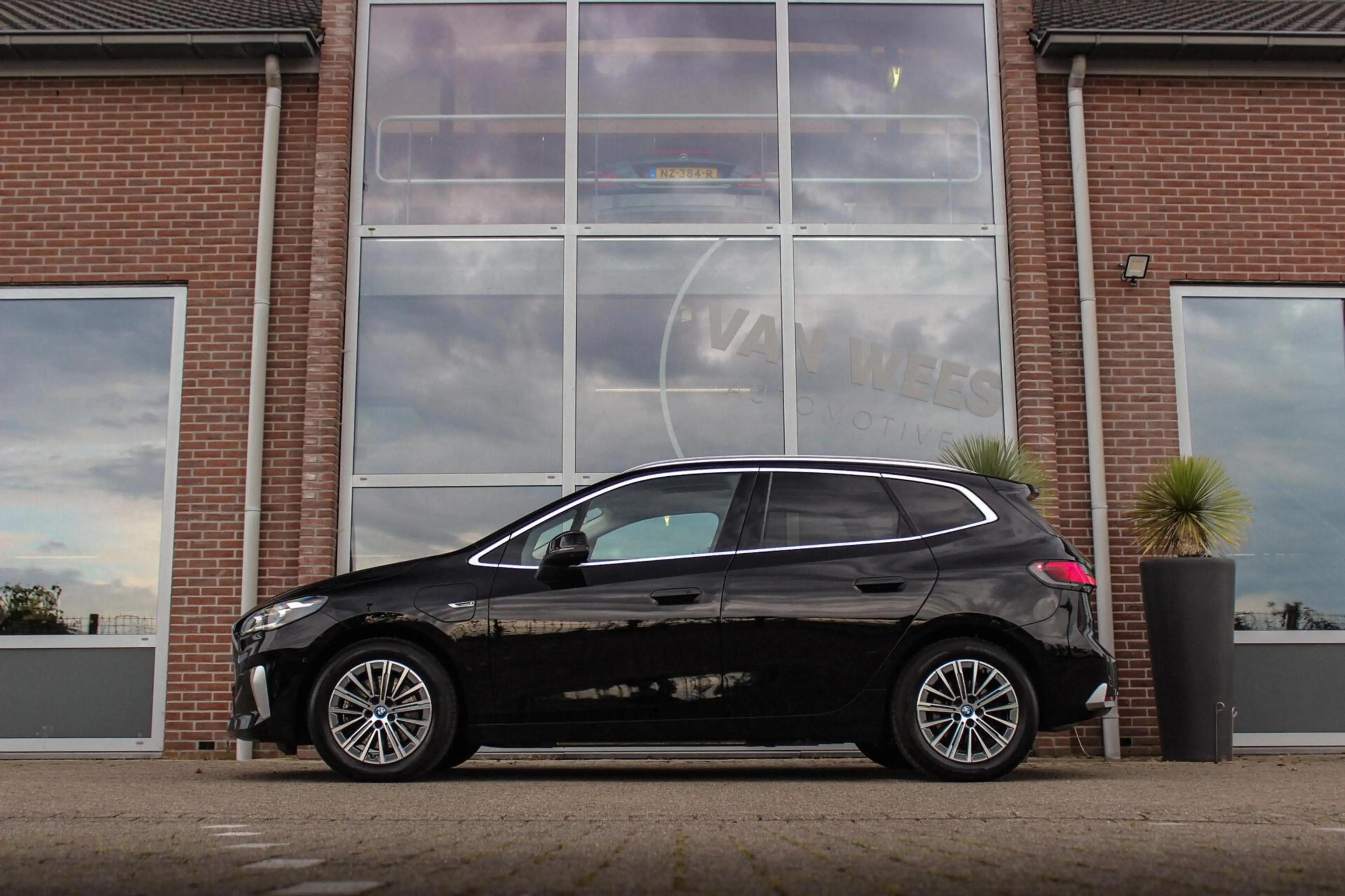 BMW 230 2-serie Active Tourer 230e xDrive Luxury Line | 1e — photo 6
