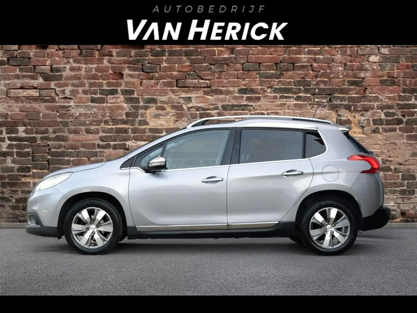 Peugeot 2008 1.2 VTi Allure Automaat | Panodak | Clima | LM Vel Grigio - 2