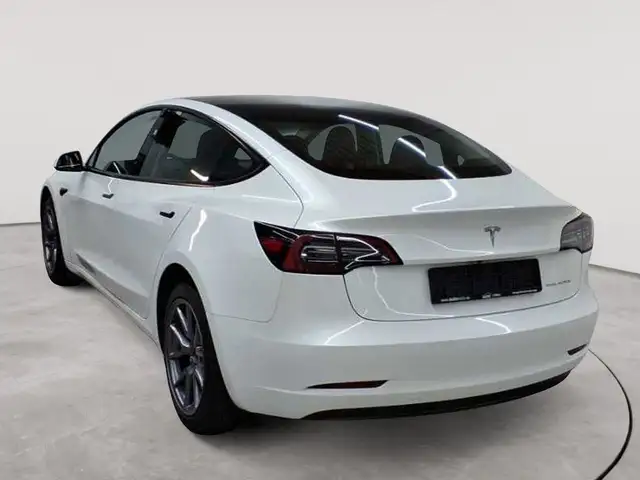Tesla Model 3 view 5