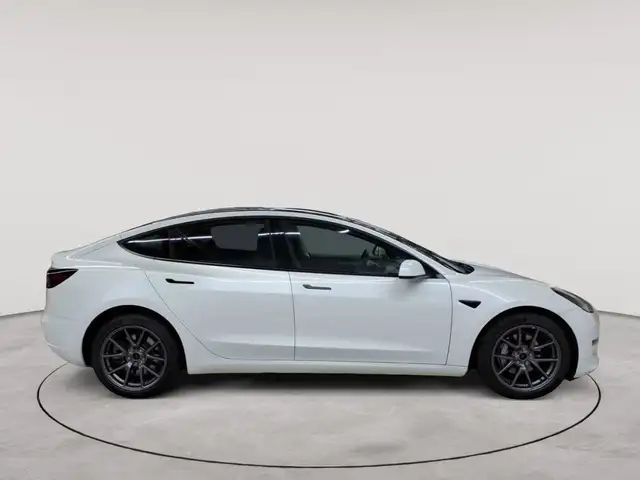 Tesla Model 3 view 3