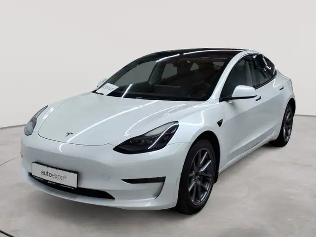 Tesla Model 3 view 2