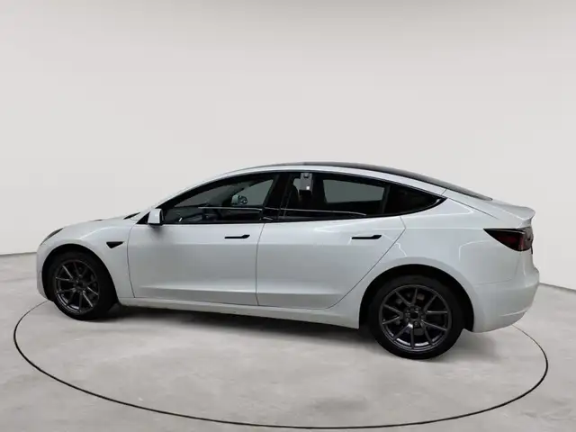 Tesla Model 3 view 6