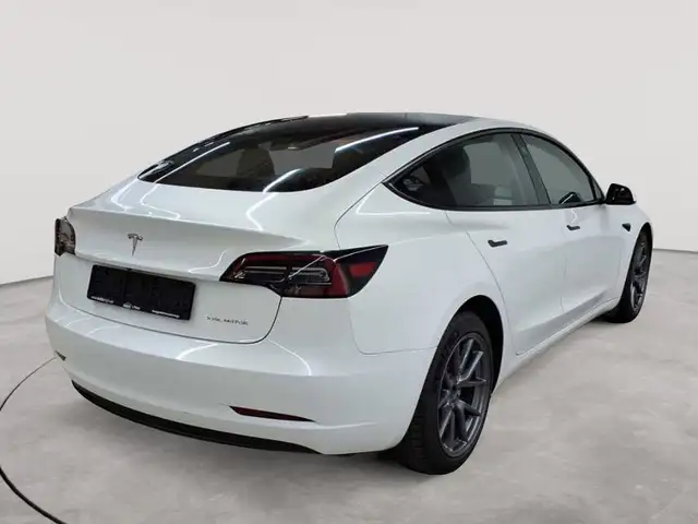Tesla Model 3 view 4