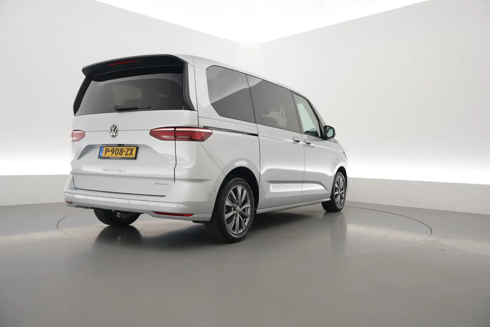 Volkswagen T7 Multivan 1.4 eHybrid L2H1 Energetic | 7 Pers. | Pano | IQ. Gris - 2