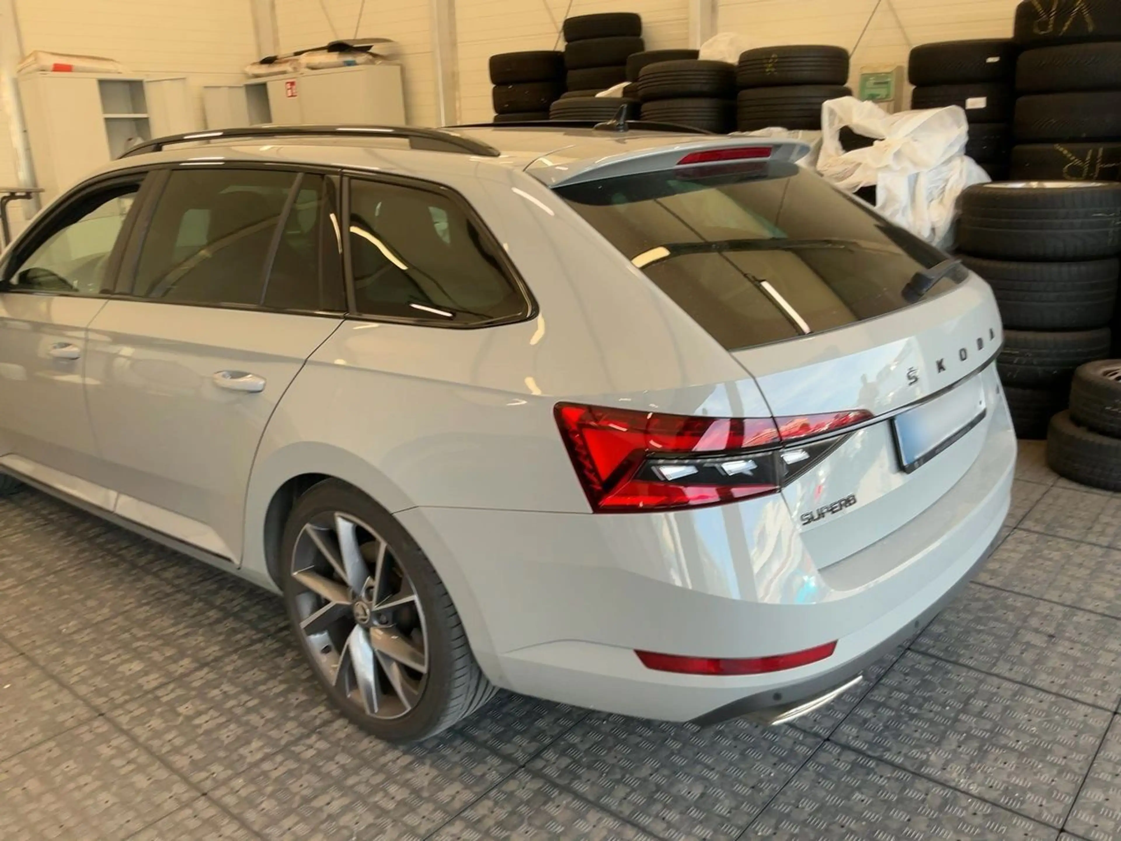 Skoda Superb Combi Sportline 4x4 Virt.CP+Panorama+ACC — photo 3