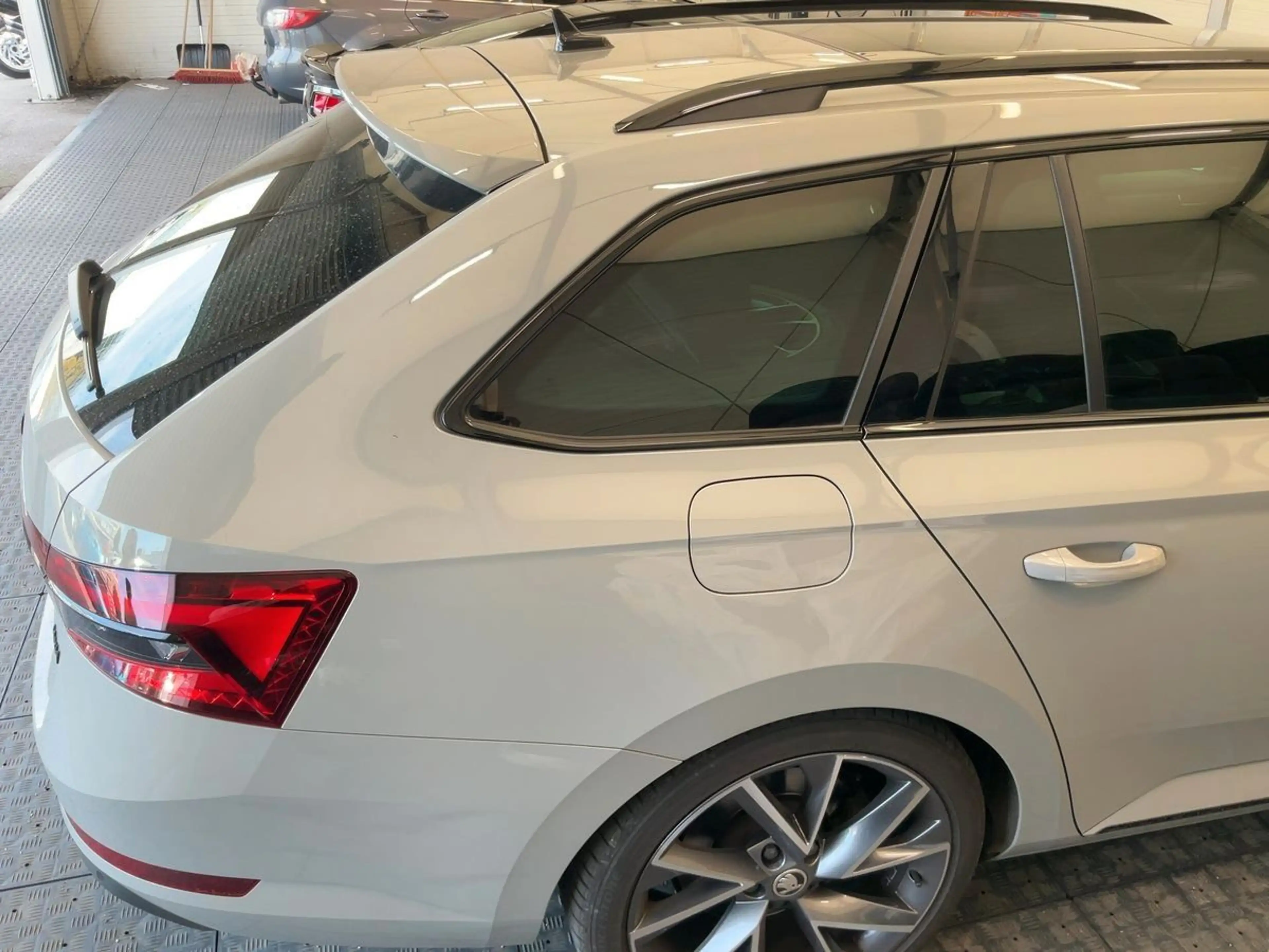 Skoda Superb Combi Sportline 4x4 Virt.CP+Panorama+ACC — photo 5