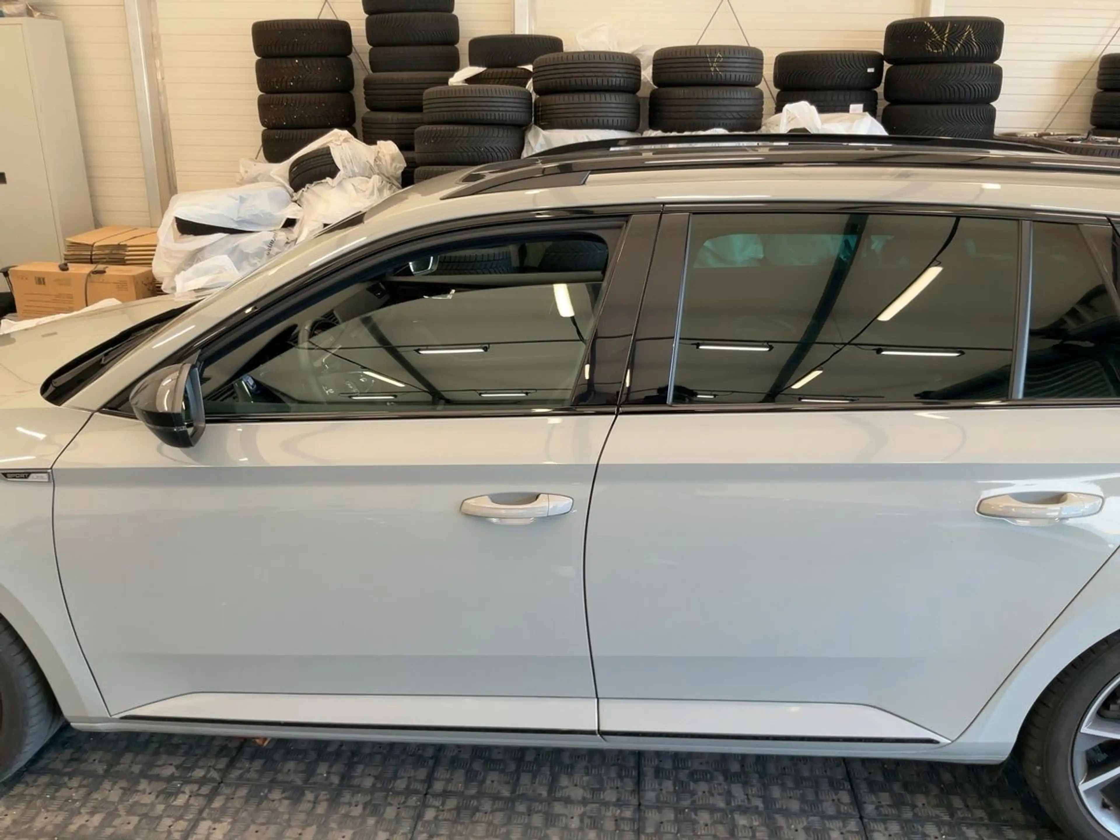 Skoda Superb Combi Sportline 4x4 Virt.CP+Panorama+ACC — photo 2