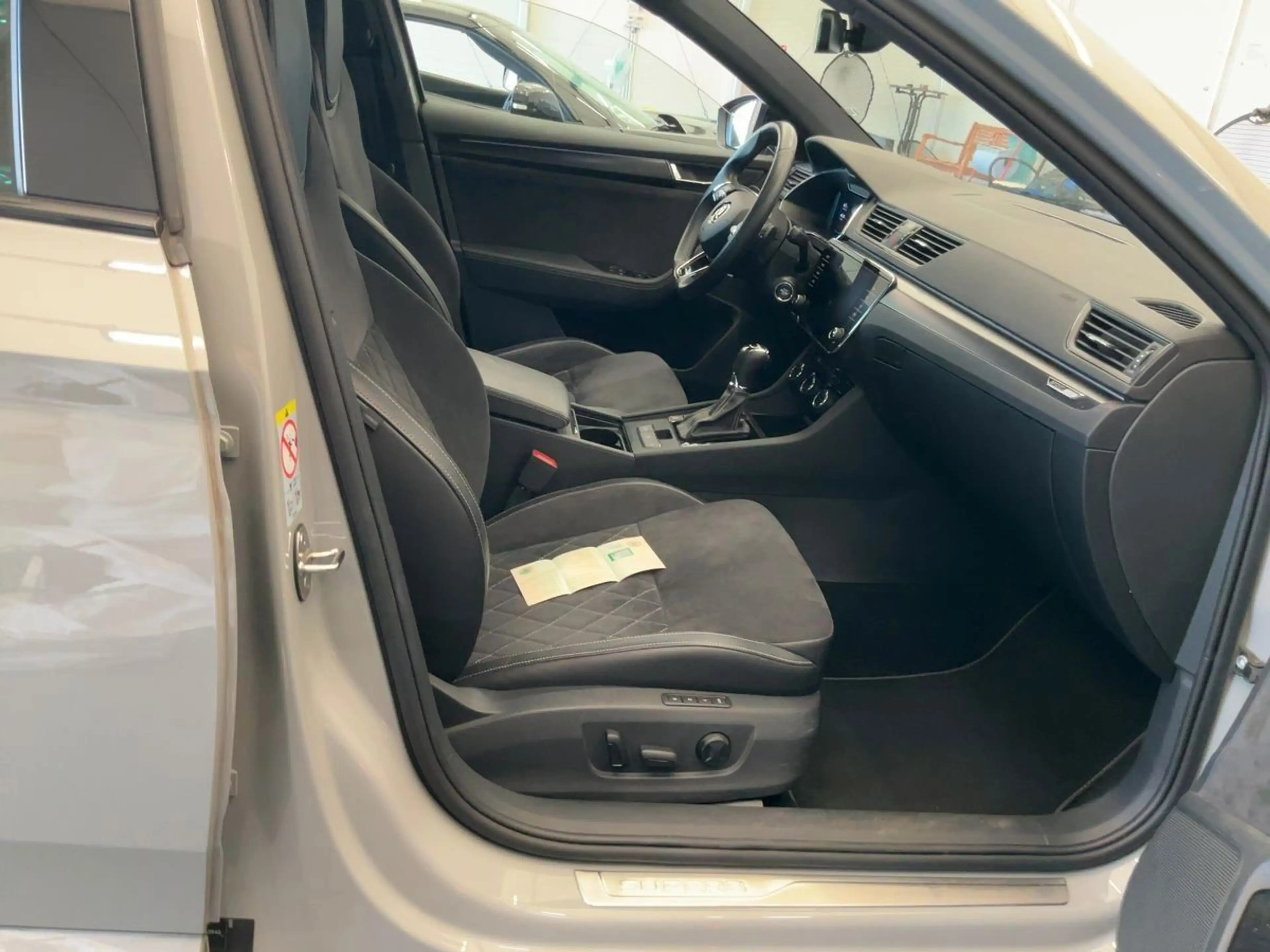 Skoda Superb Combi Sportline 4x4 Virt.CP+Panorama+ACC — photo 13