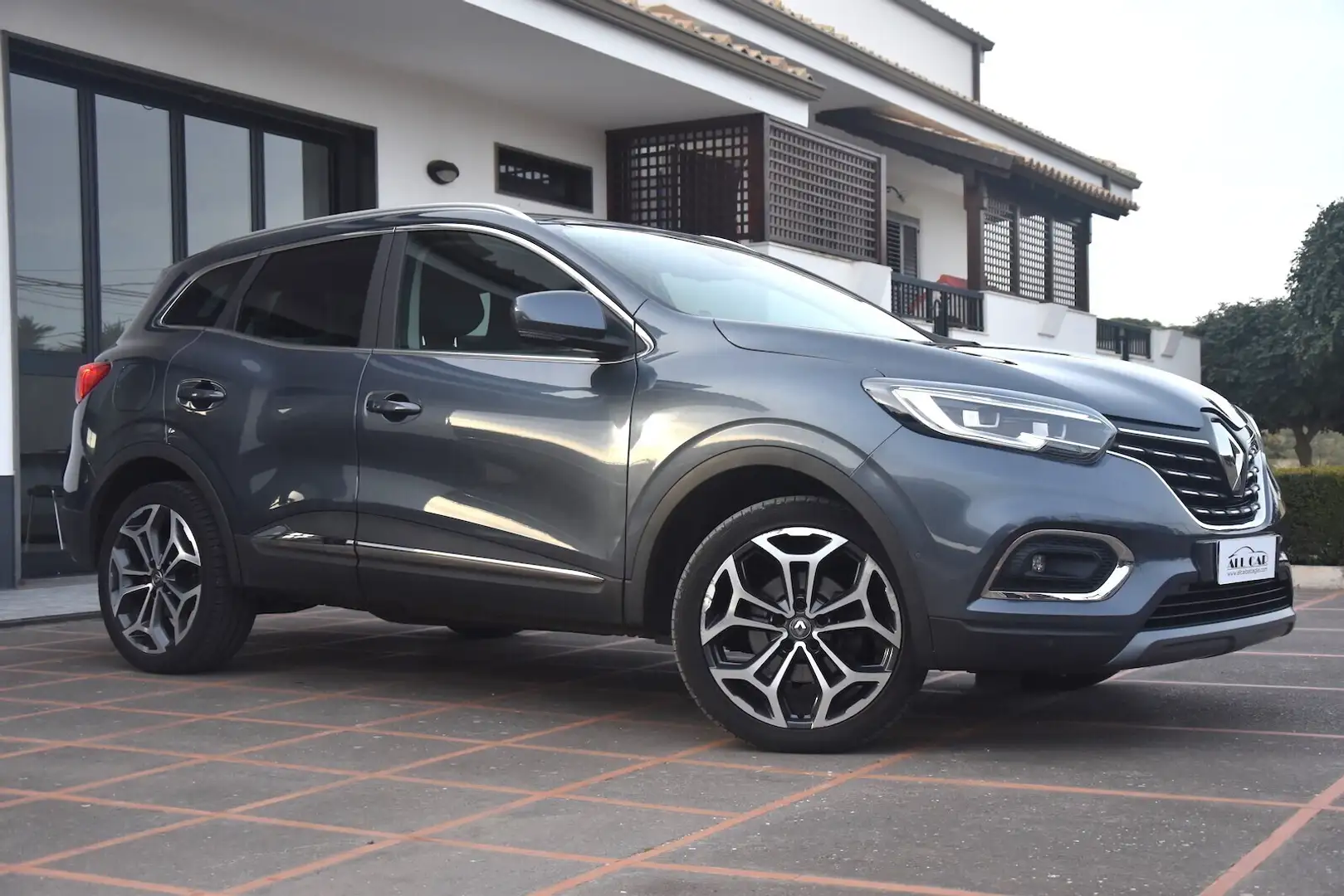 Renault Kadjar TCe 140CV FAP Intens Grijs - 1