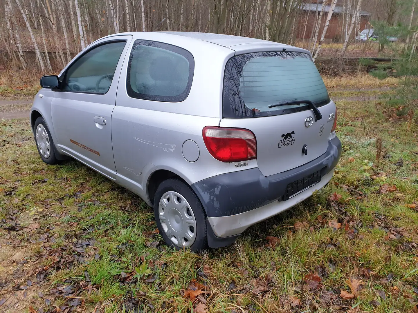 Toyota Yaris Yaris 1.0 linea luna Silber - 2