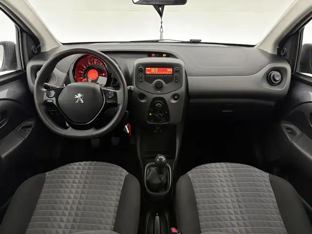 Peugeot 108 view 2