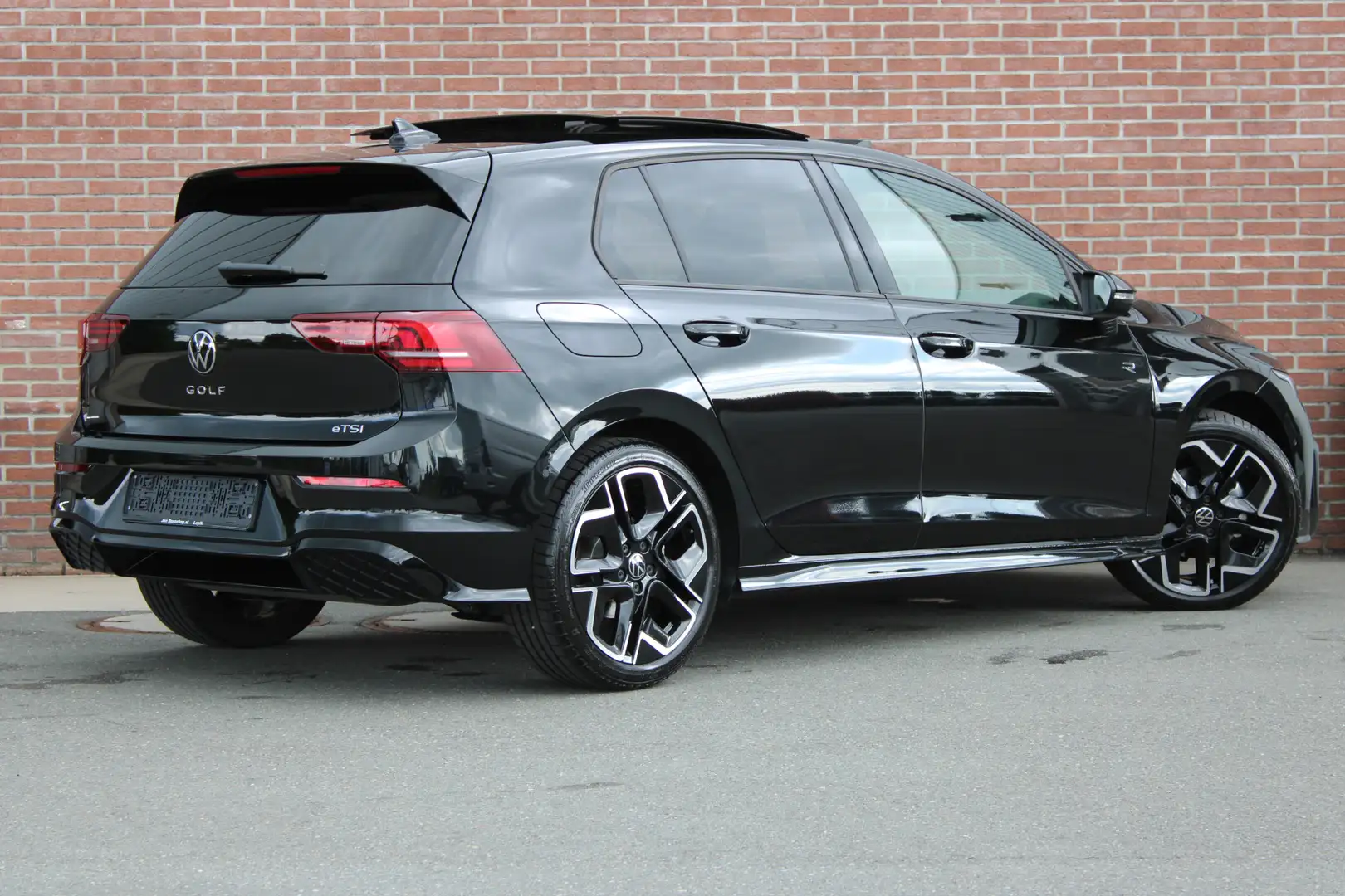 Volkswagen Golf 1.5 eTSI 150PK R-Line Edition |PANO-DAK|ACC|STUUR- Schwarz - 2
