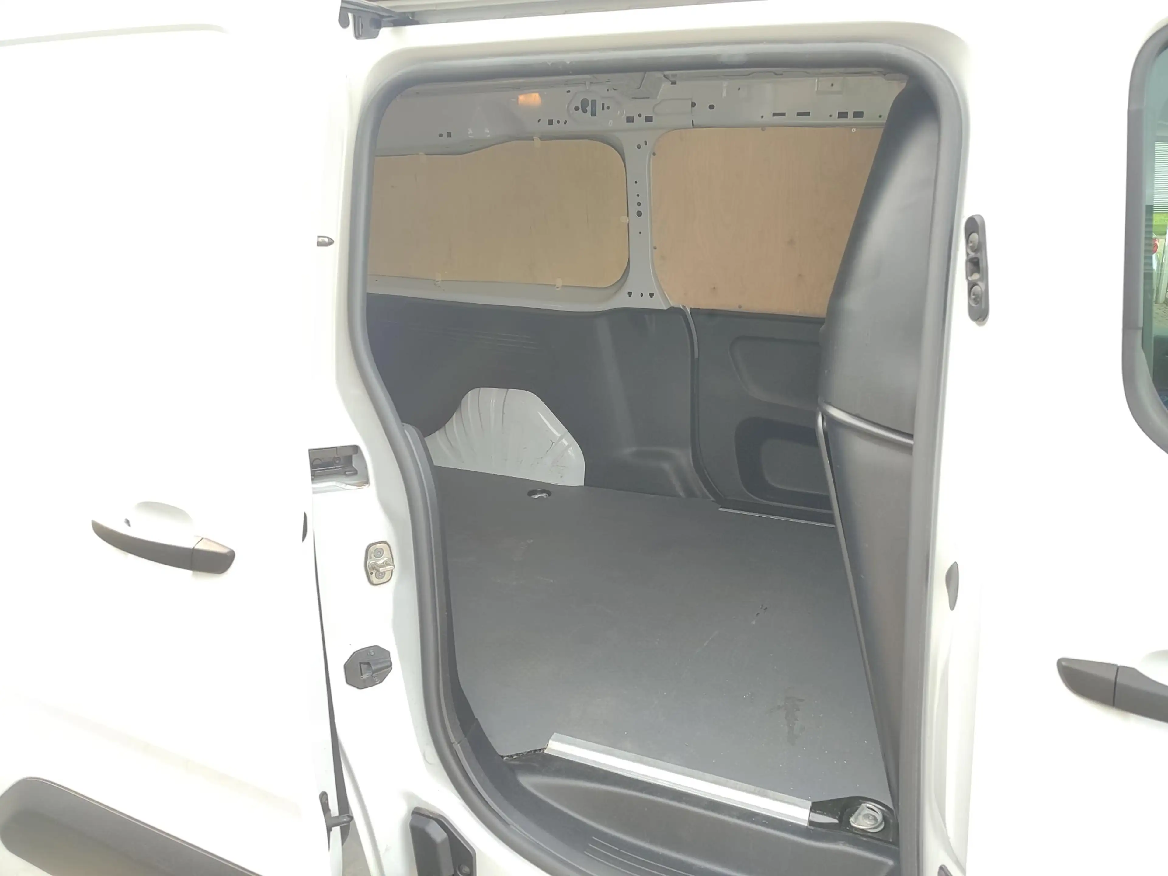 Toyota Proace City 1.5 D-4D COOL L2 3-PERS AIRCO CRUISE BETIMMERD P-S — photo 23