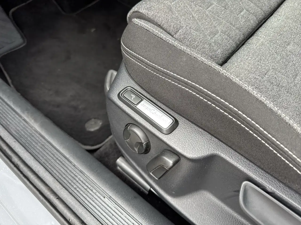 Volkswagen Passat Business 2.0 TDI DSG Nav/Kam/ACC/, миниатюра 24