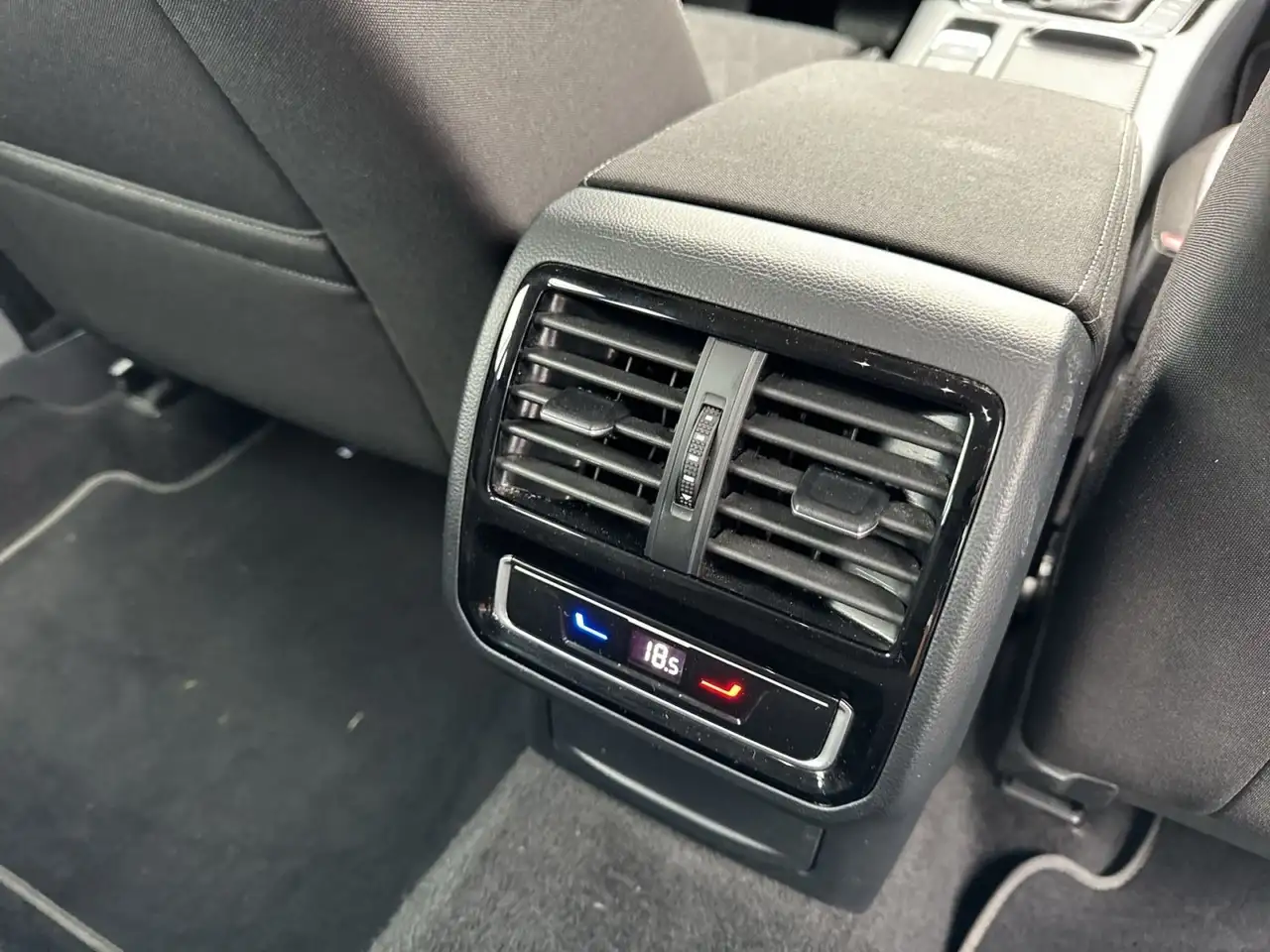 Volkswagen Passat Business 2.0 TDI DSG Nav/Kam/ACC/, миниатюра 19